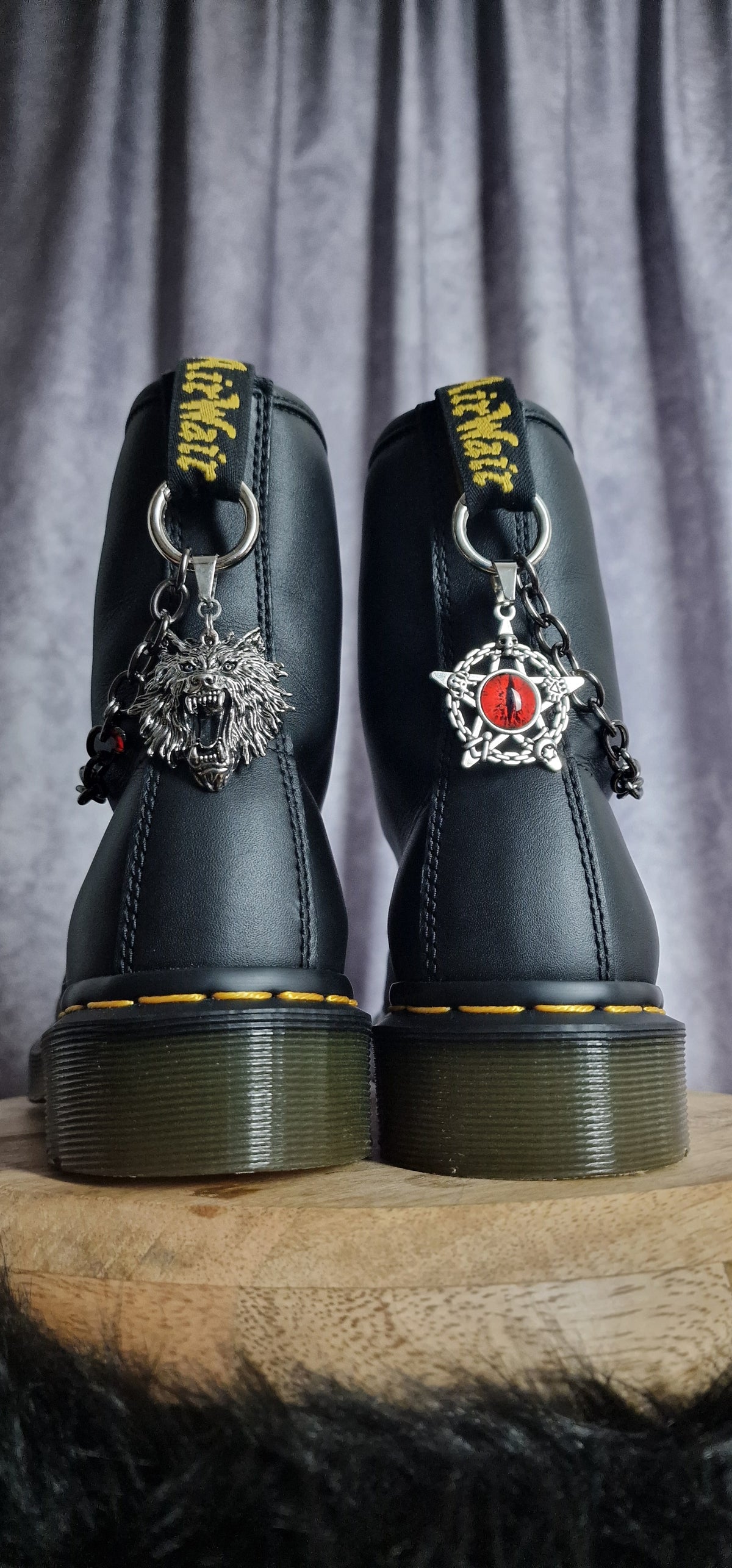 Bijoux chaînes sur brides arrière et lacets - Loup, œil & pentacle