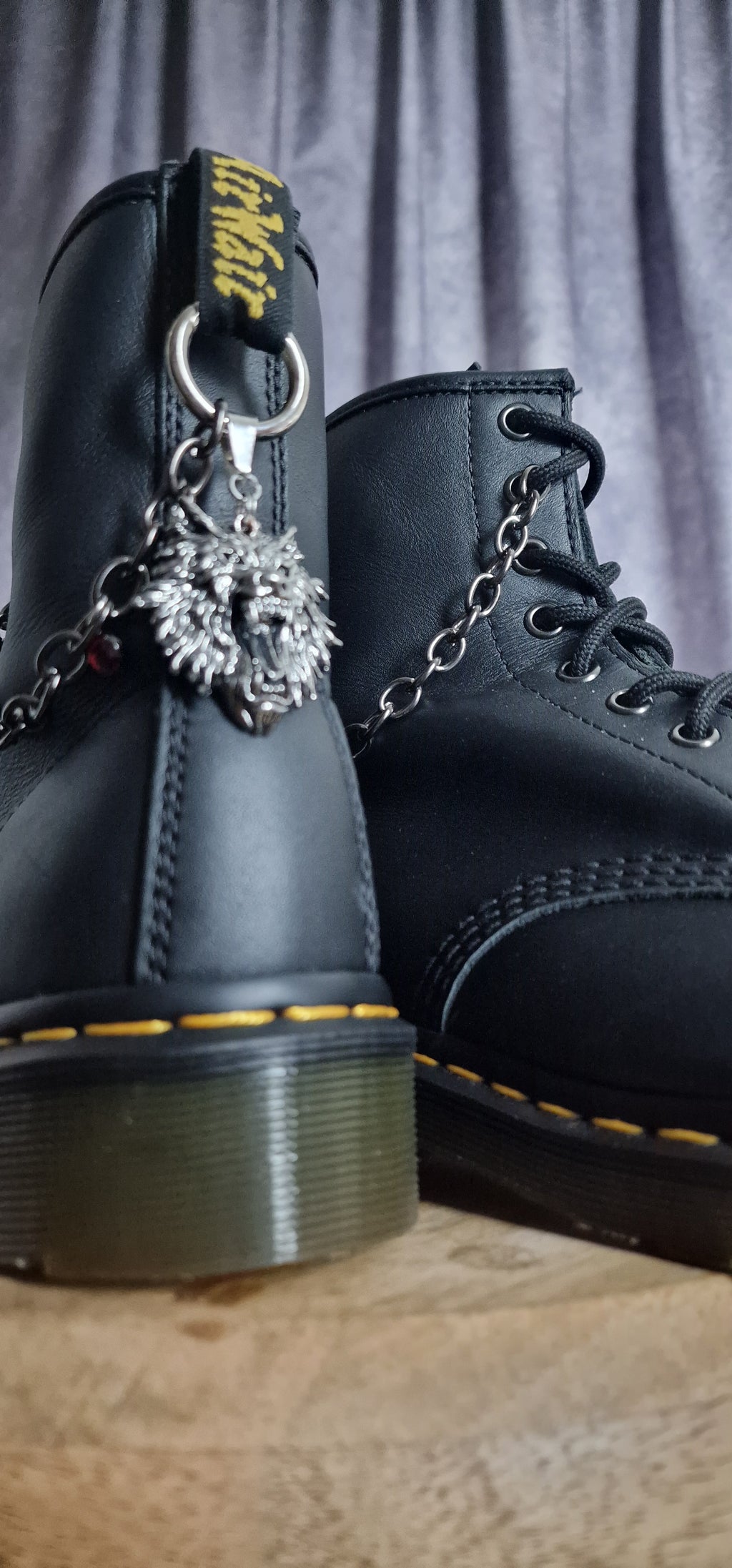 Bijoux chaînes sur brides arrière et lacets - Loup, œil & pentacle