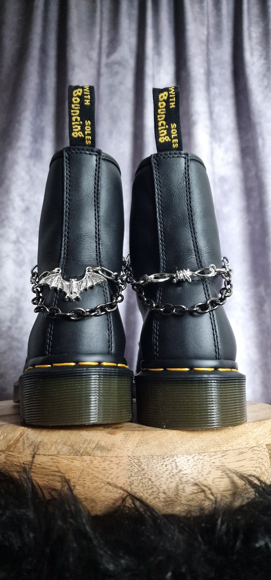 Bijoux chaînes sur lacets - Chauve-souris & barbelé