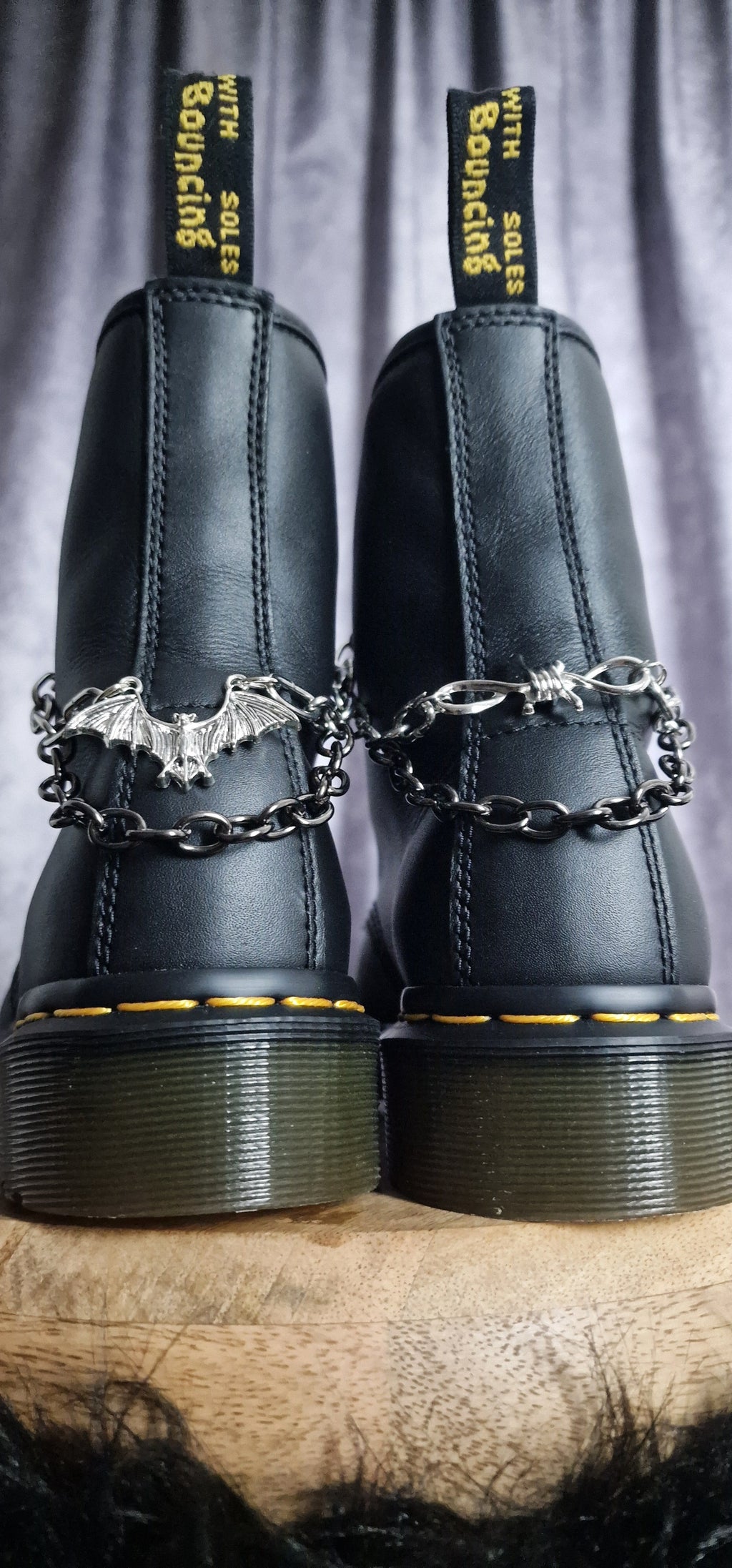 Bijoux chaînes sur lacets - Chauve-souris & barbelé