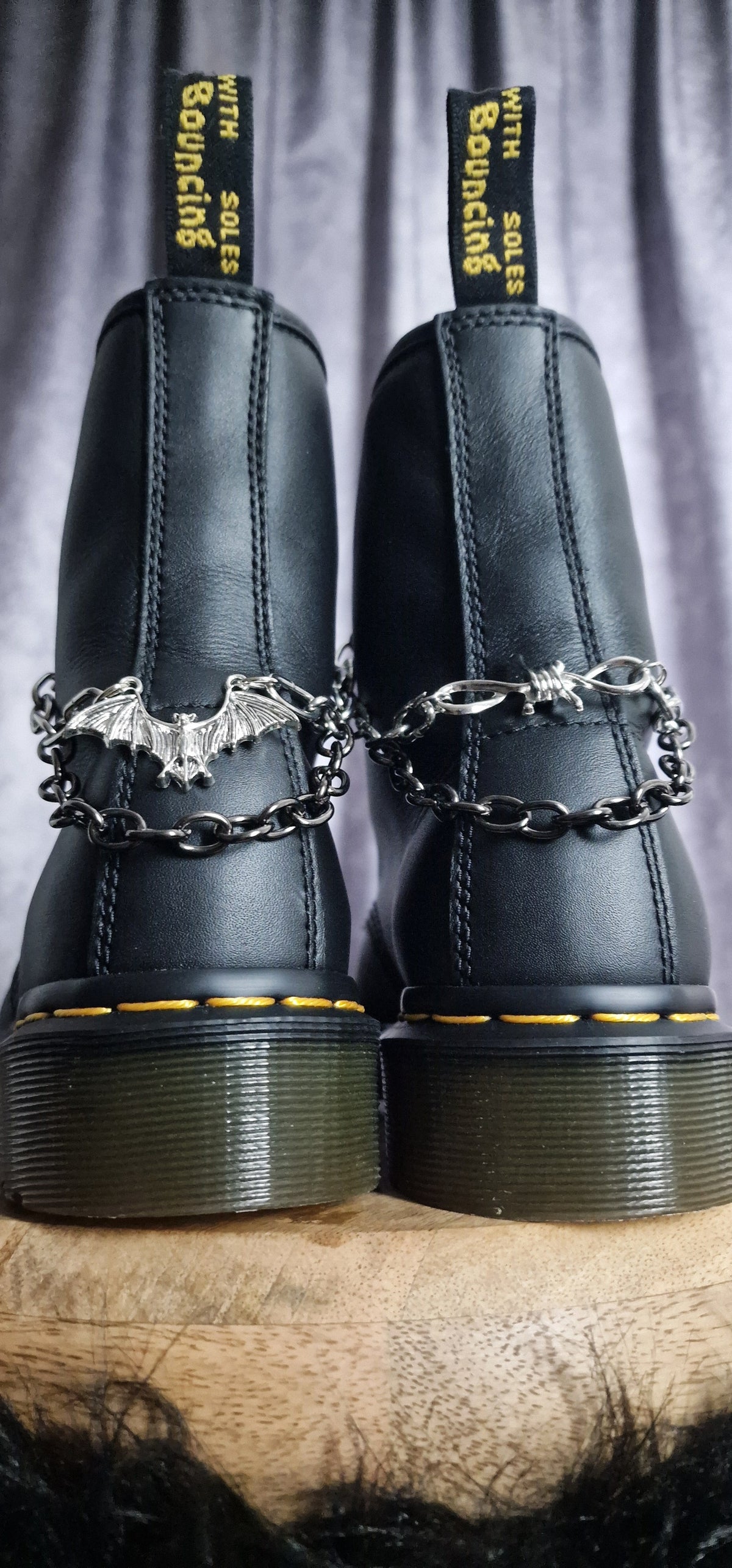 Bijoux chaînes sur lacets - Chauve-souris & barbelé