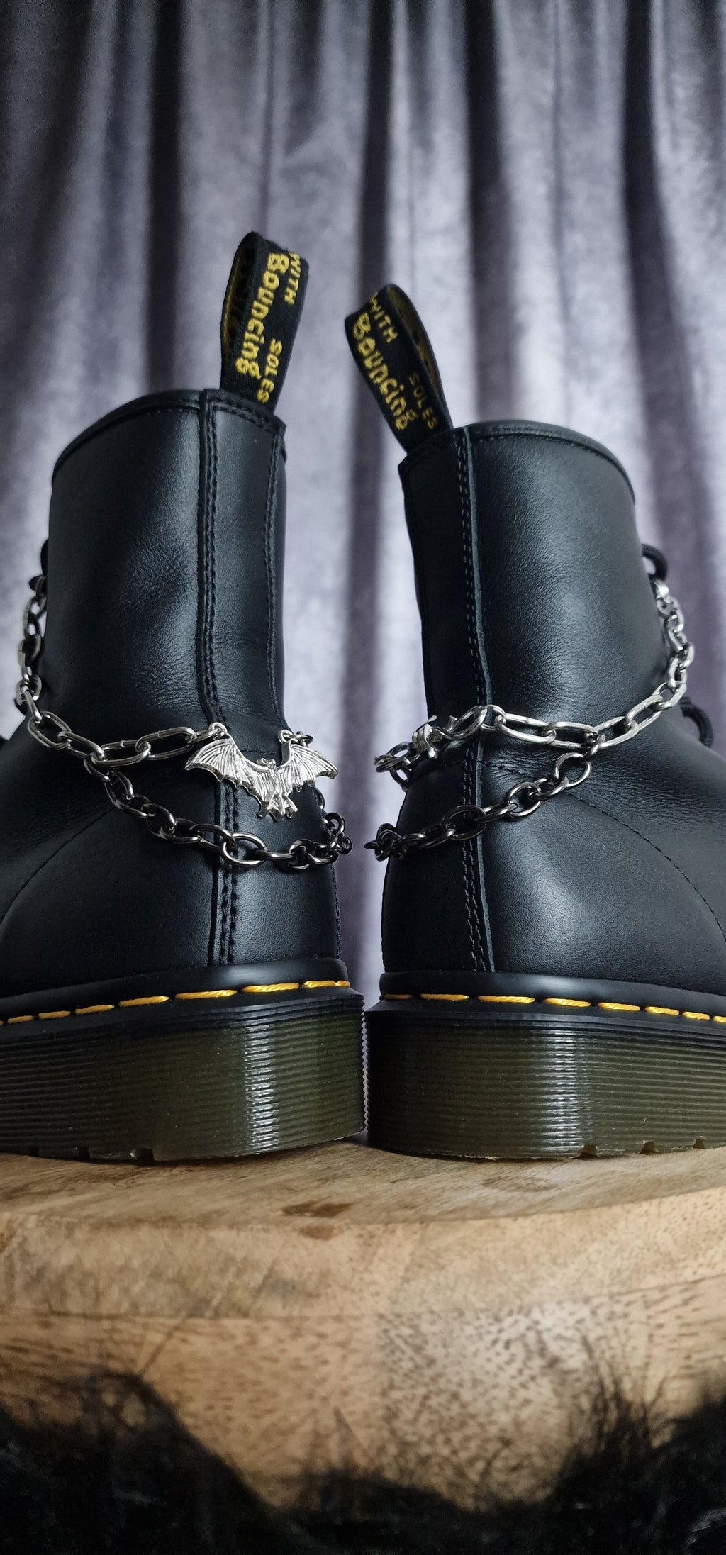 Bijoux chaînes sur lacets - Chauve-souris & barbelé