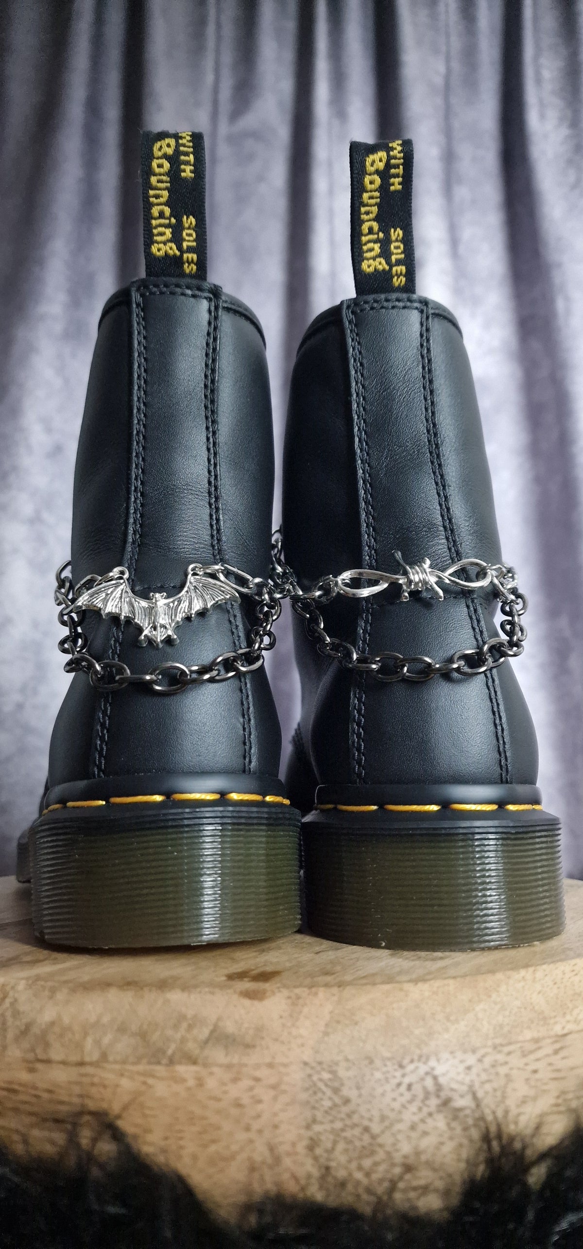 Bijoux chaînes sur lacets - Chauve-souris & barbelé