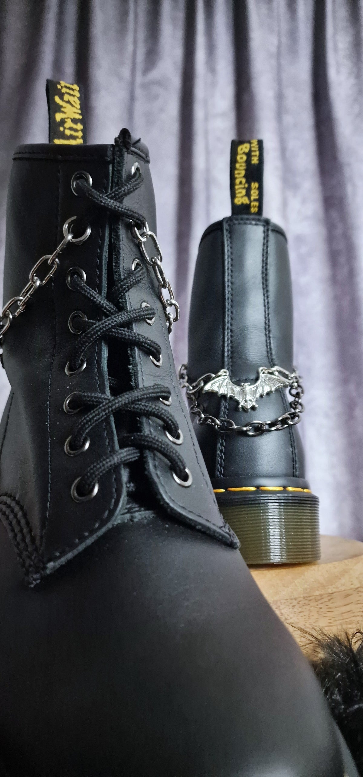 Bijoux chaînes sur lacets - Chauve-souris & barbelé