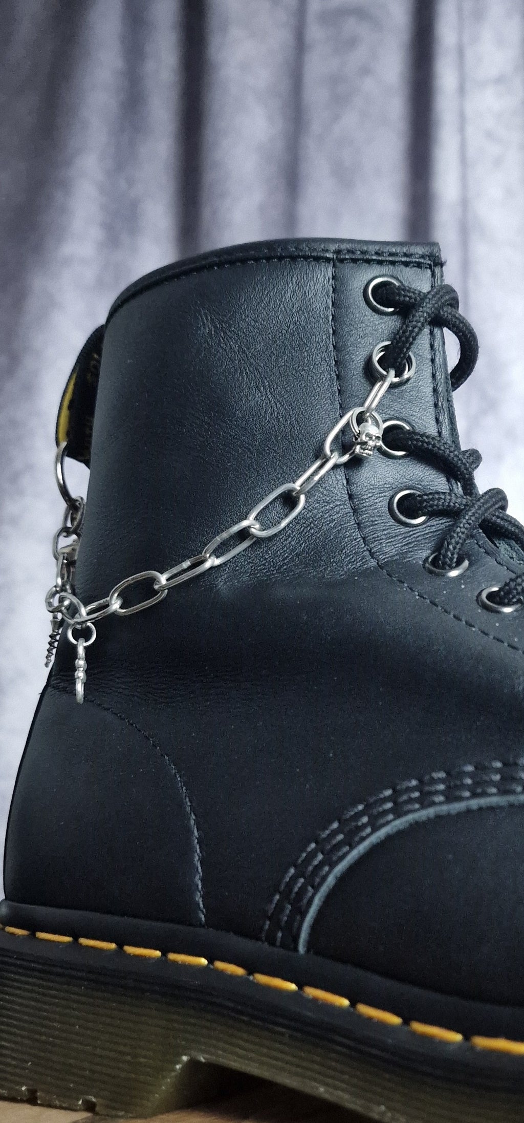 Bijoux chaînes sur brides arrière et lacets - Grenade, lames & vis