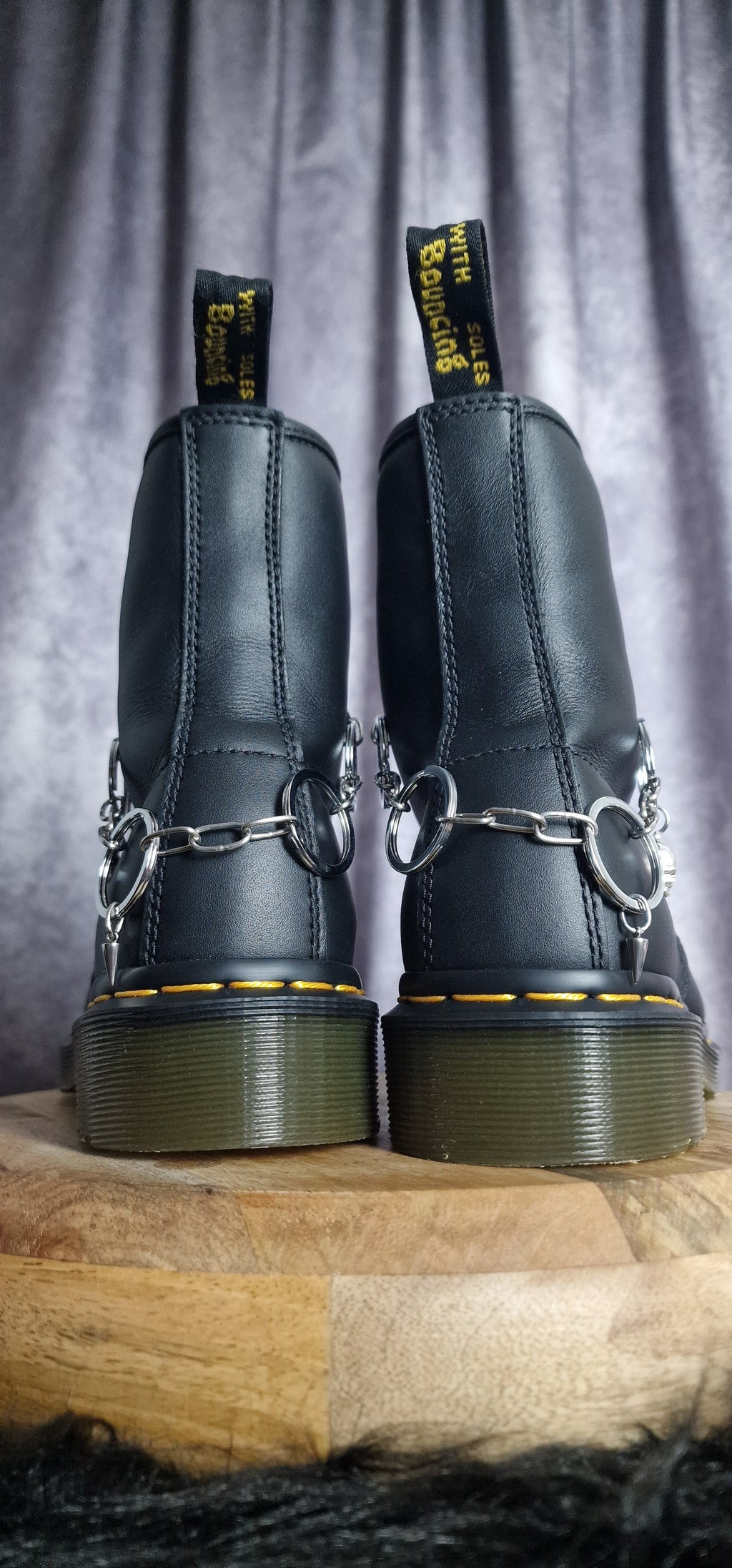 Bijoux chaînes sur lacets - Anneaux upcyclés et crâne