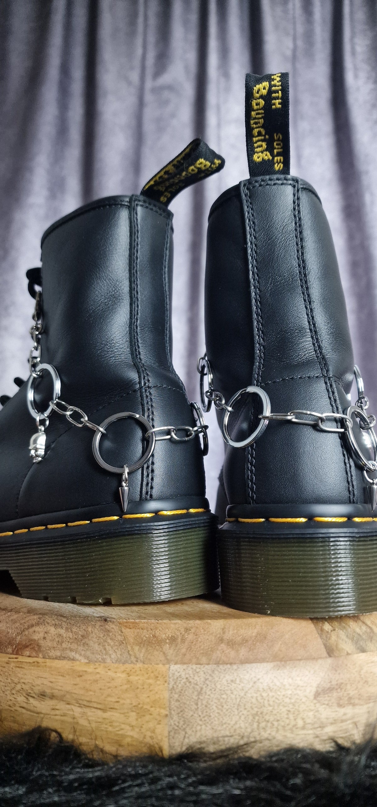 Bijoux chaînes sur lacets - Anneaux upcyclés et crâne