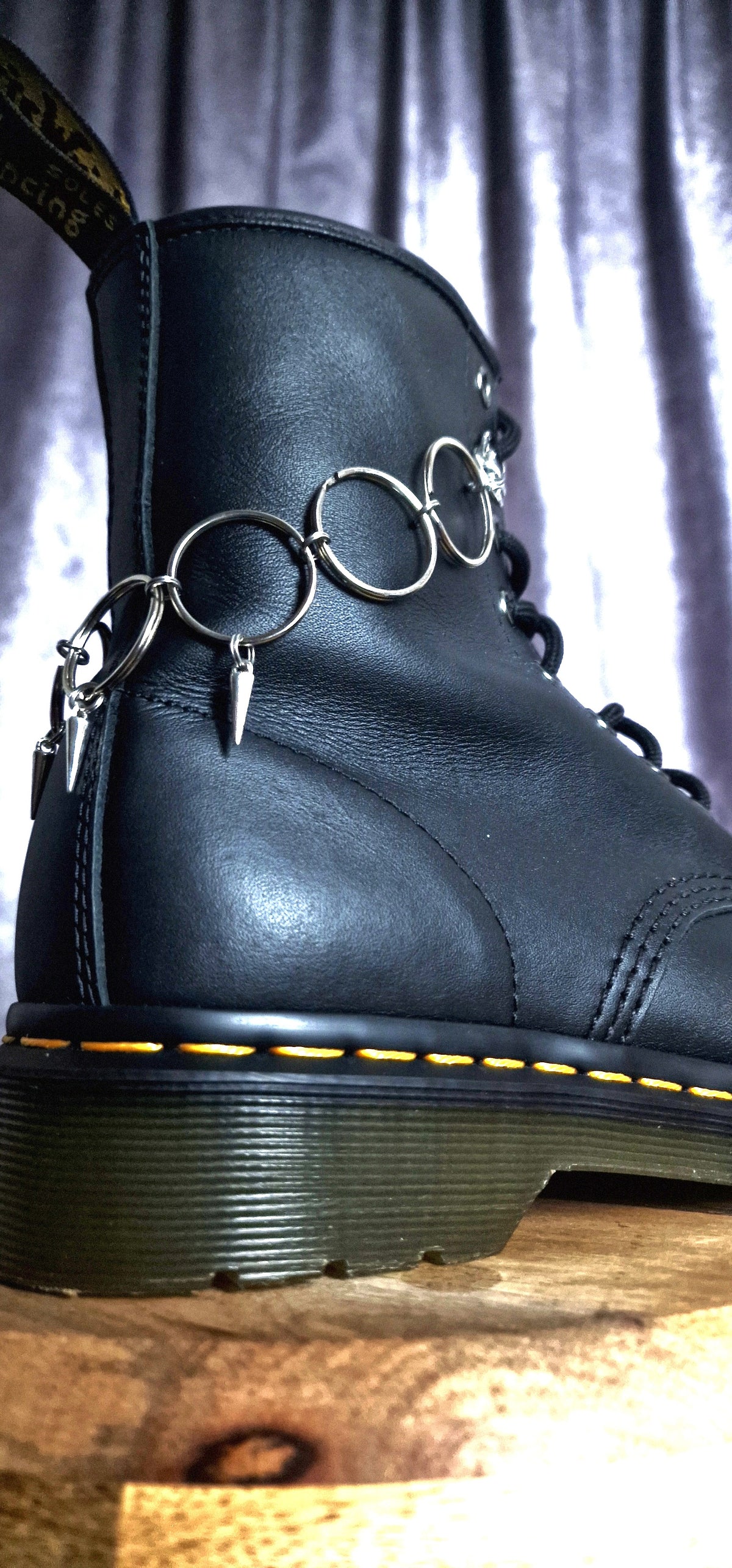 Bijoux chaînes sur lacets - Anneaux upcyclés & pics