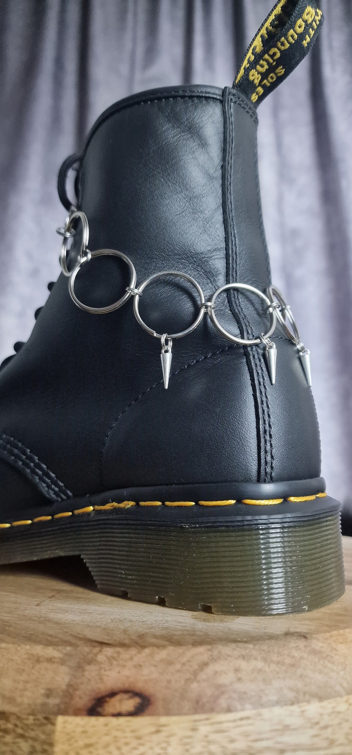 Bijoux chaînes sur lacets - Anneaux upcyclés & pics