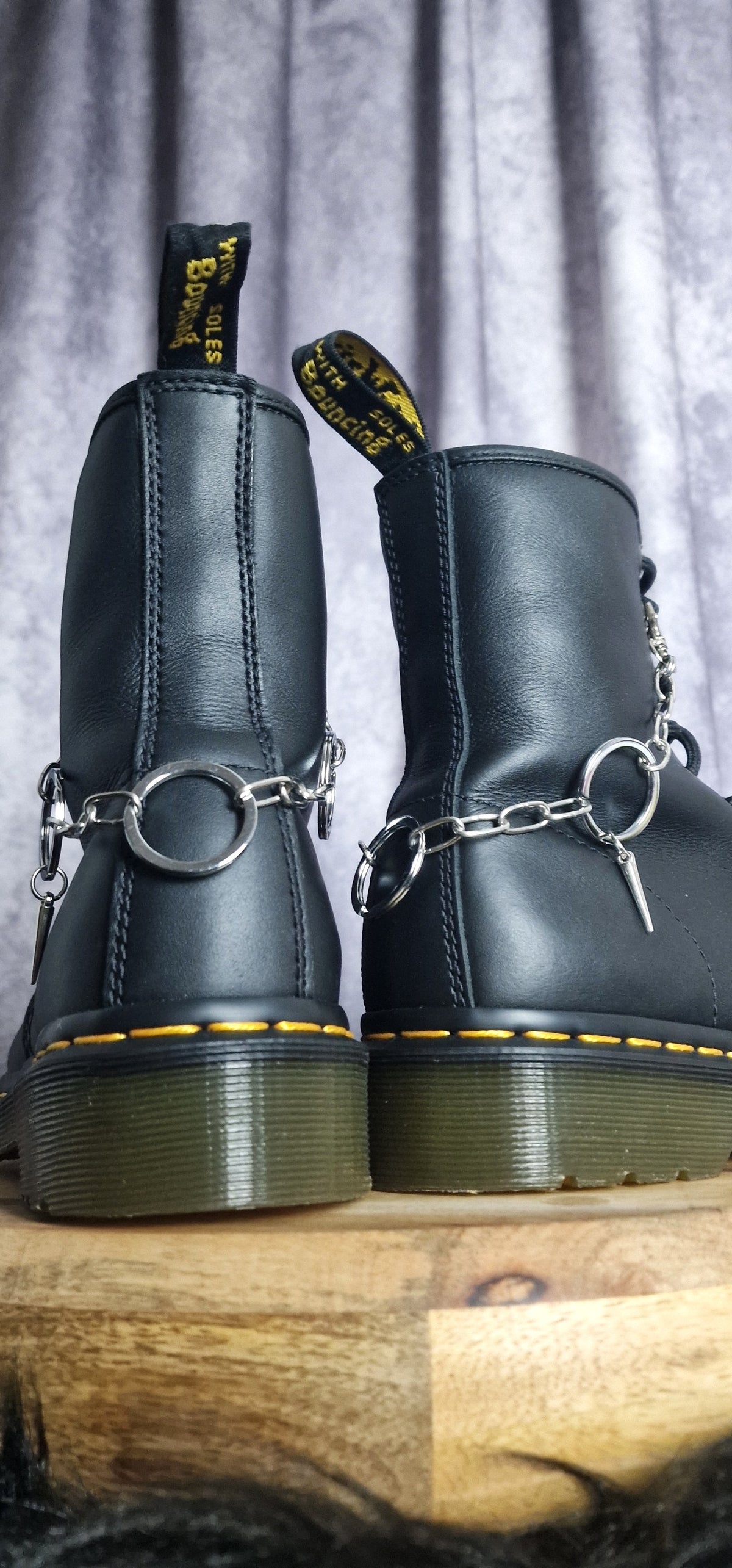 Bijoux chaînes sur lacets - Anneaux upcyclés et pics
