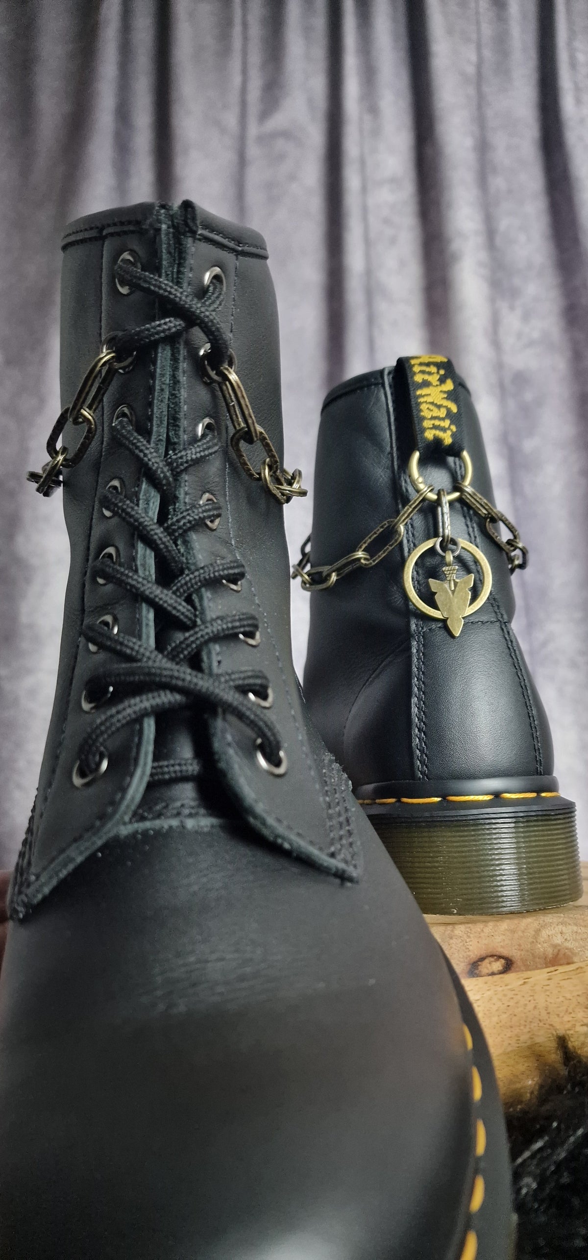 Bijoux chaînes sur brides arrière et lacets - Pointe de flèche