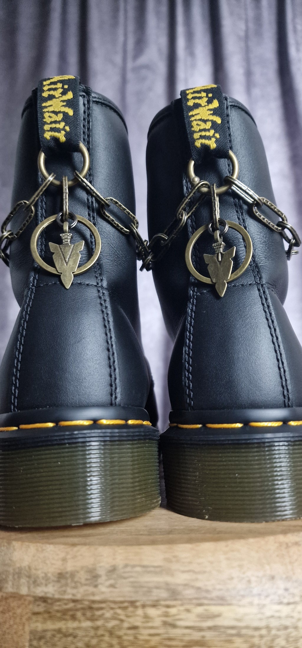 Bijoux chaînes sur brides arrière et lacets - Pointe de flèche