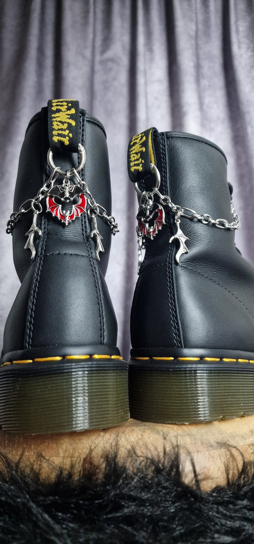 Bijoux chaînes sur brides arrière et lacets - Chauve-souris, ailes et barbelé