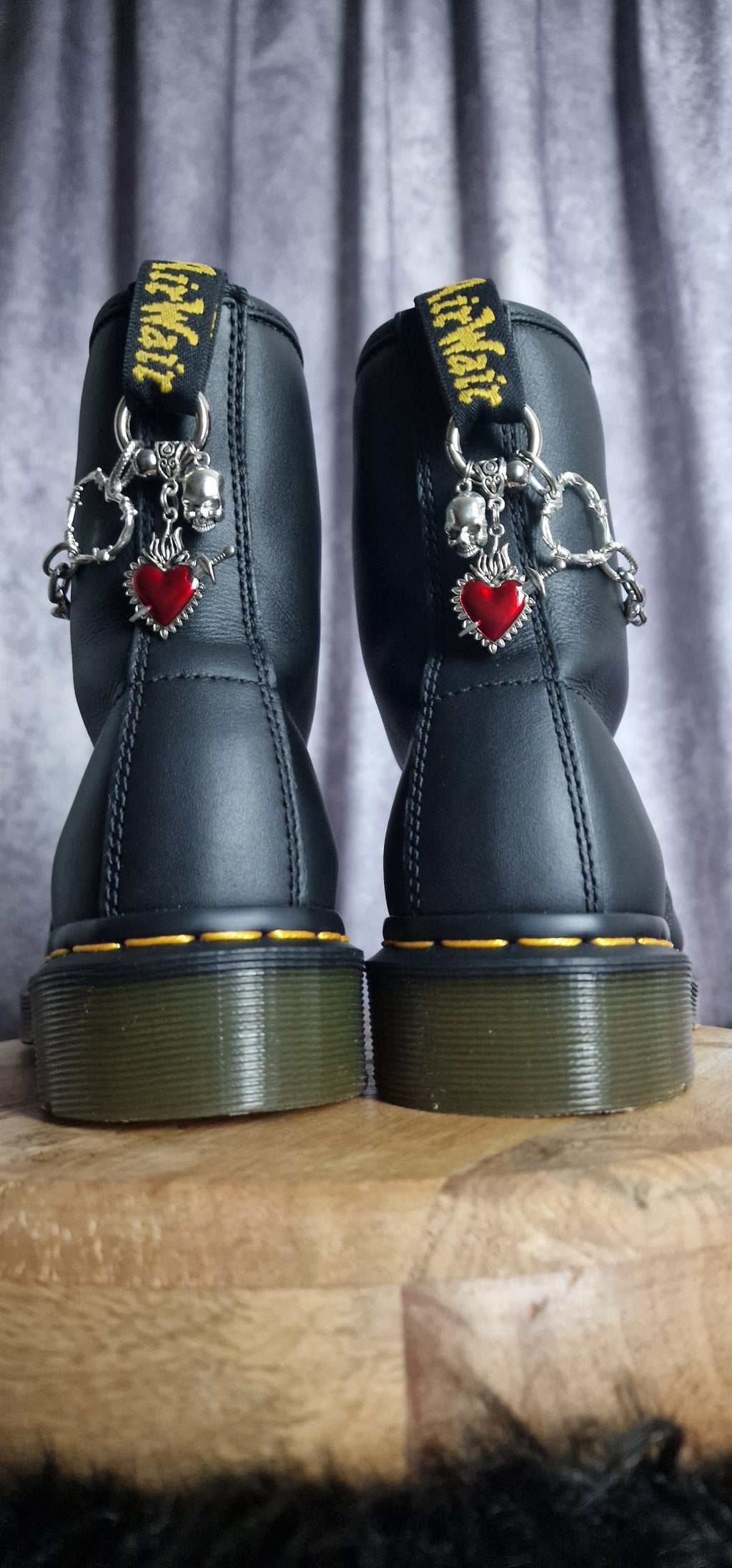 Bijoux chaînes sur brides arrière et lacets - Coeurs & crâne