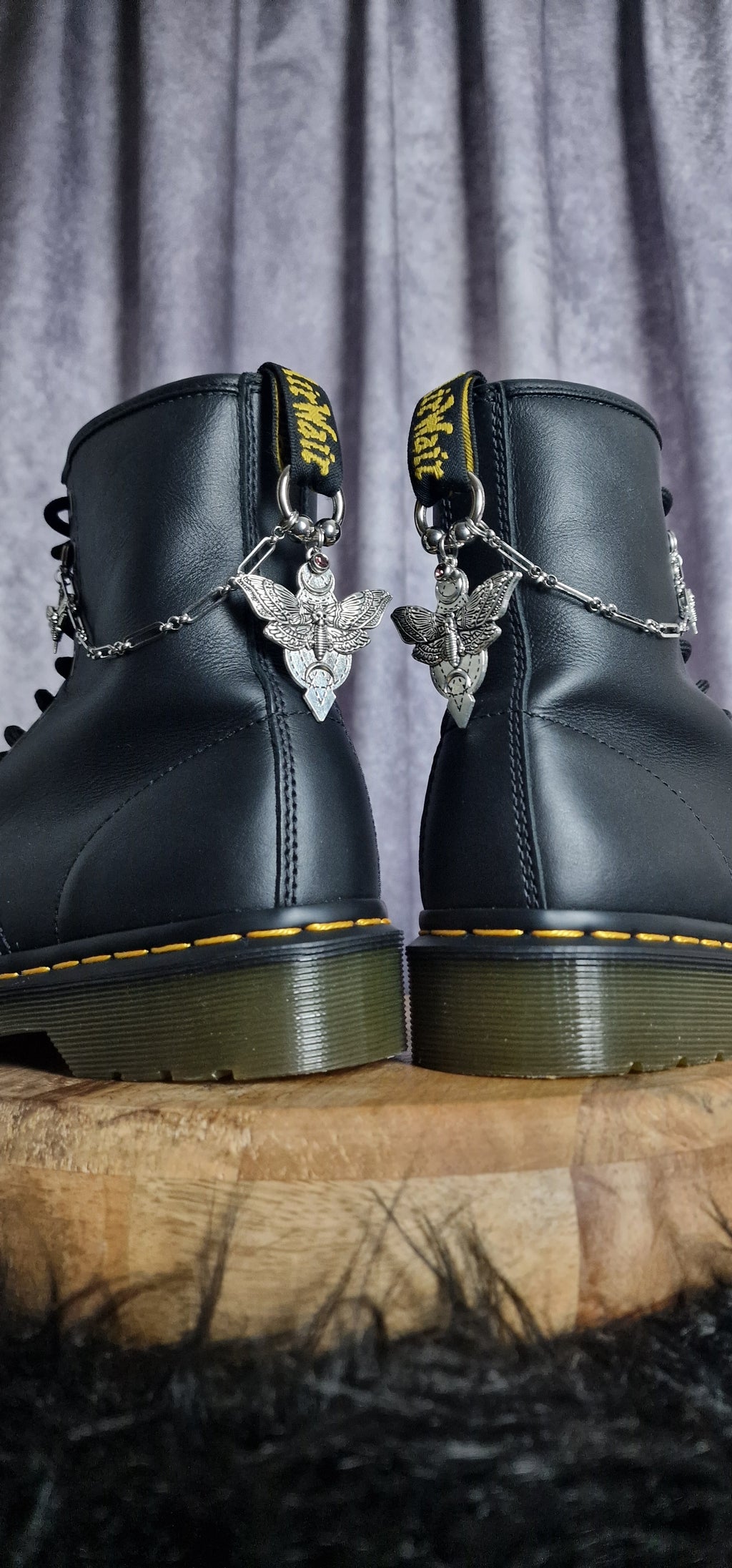 Bijoux chaînes sur brides arrière et lacets - Papillon de nuit & Strass
