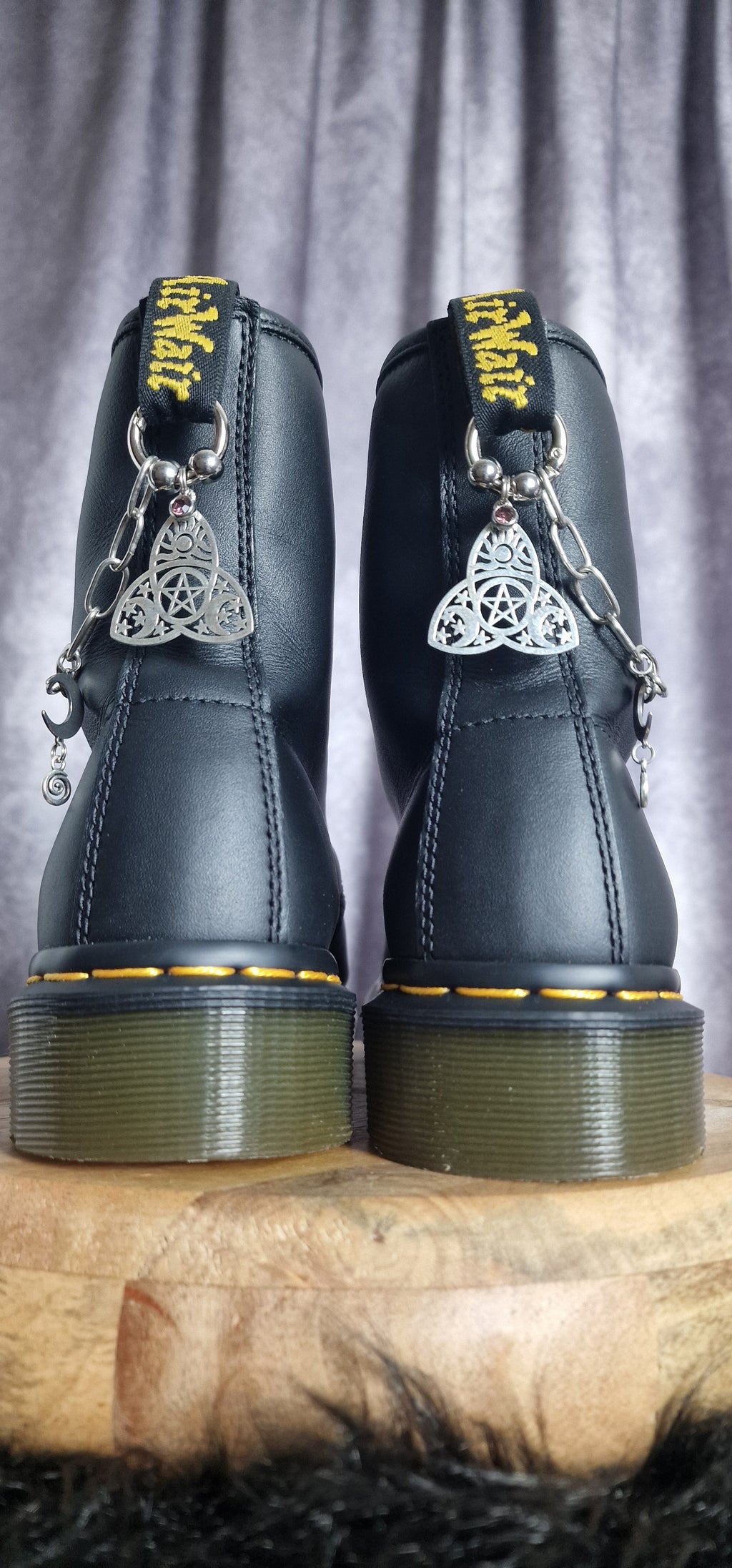 Bijoux chaînes sur brides arrière et lacets - Symbole Pentacle lune soleil & Strass