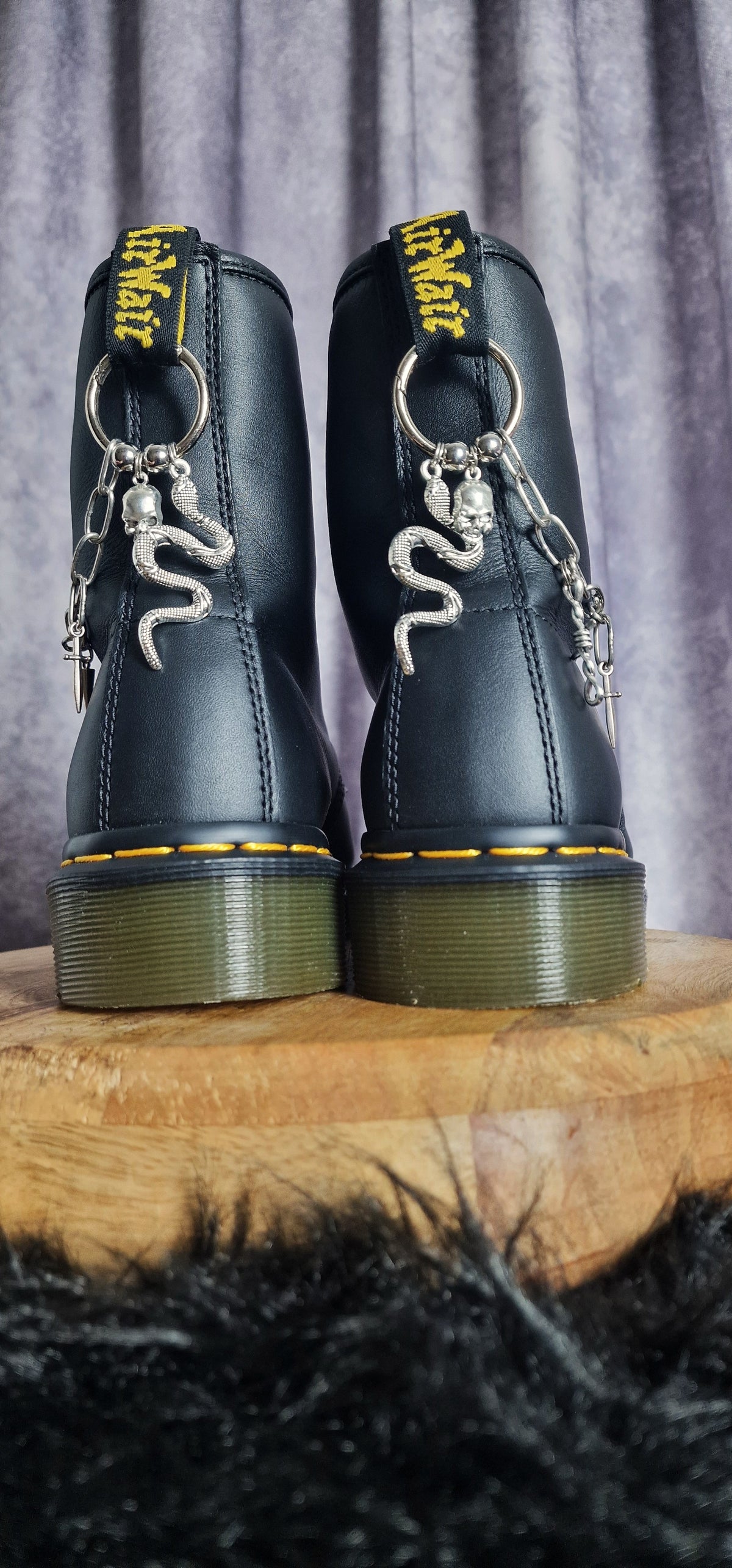 Bijoux chaînes sur brides arrière et lacets - Serpent & crâne