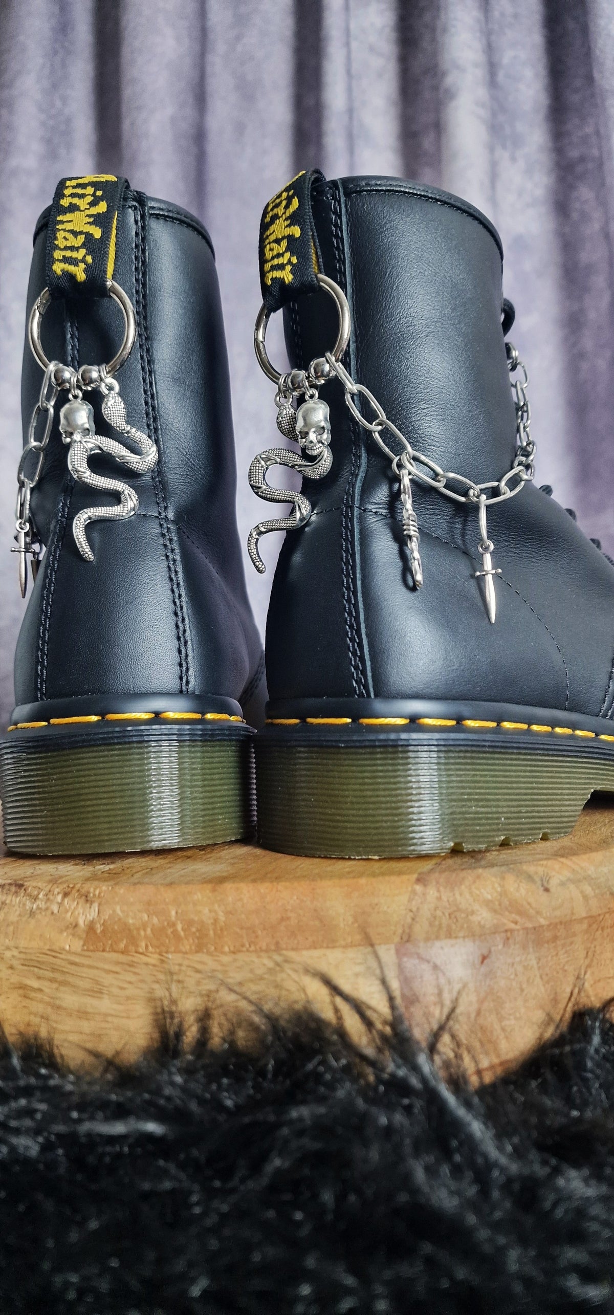 Bijoux chaînes sur brides arrière et lacets - Serpent & crâne