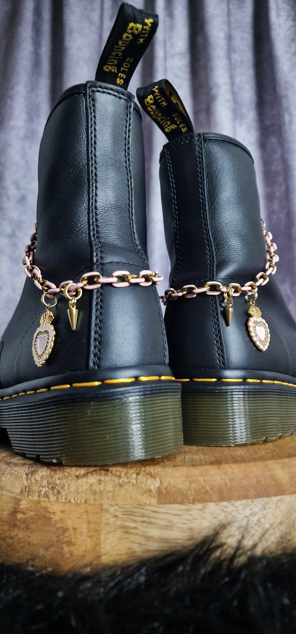 Bijoux chaînes sur lacets - Coeur rose avec strass