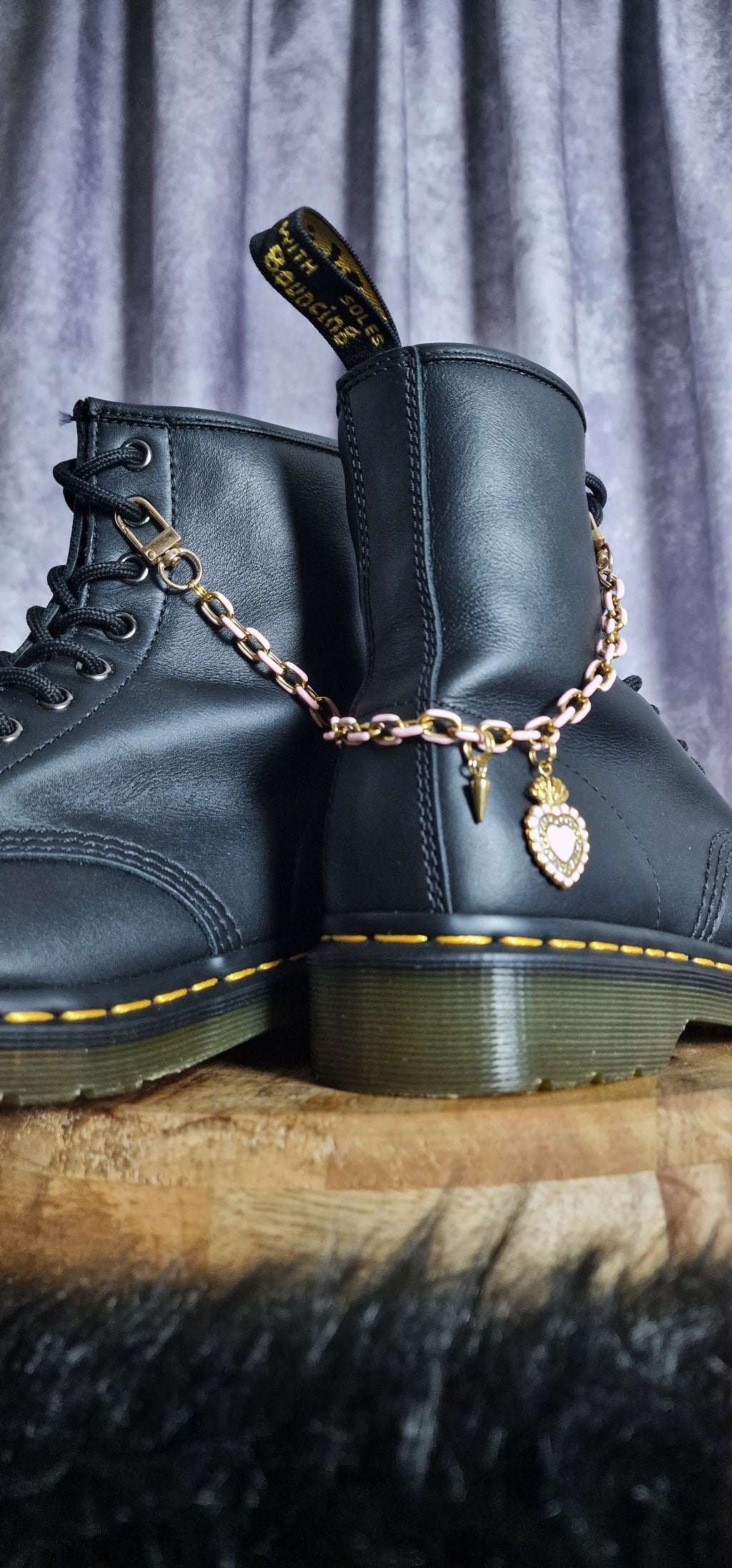 Bijoux chaînes sur lacets - Coeur rose avec strass