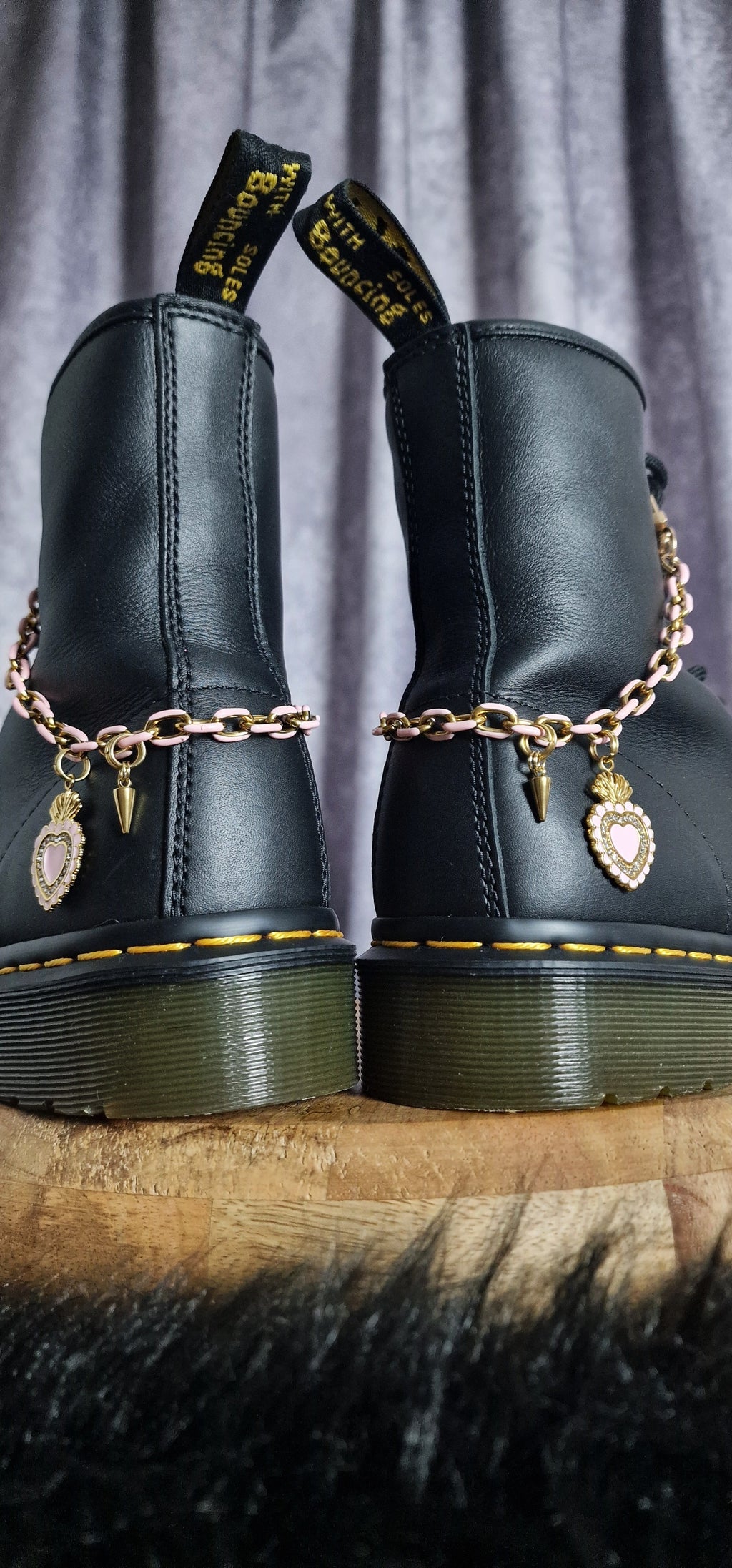 Bijoux chaînes sur lacets - Coeur rose avec strass