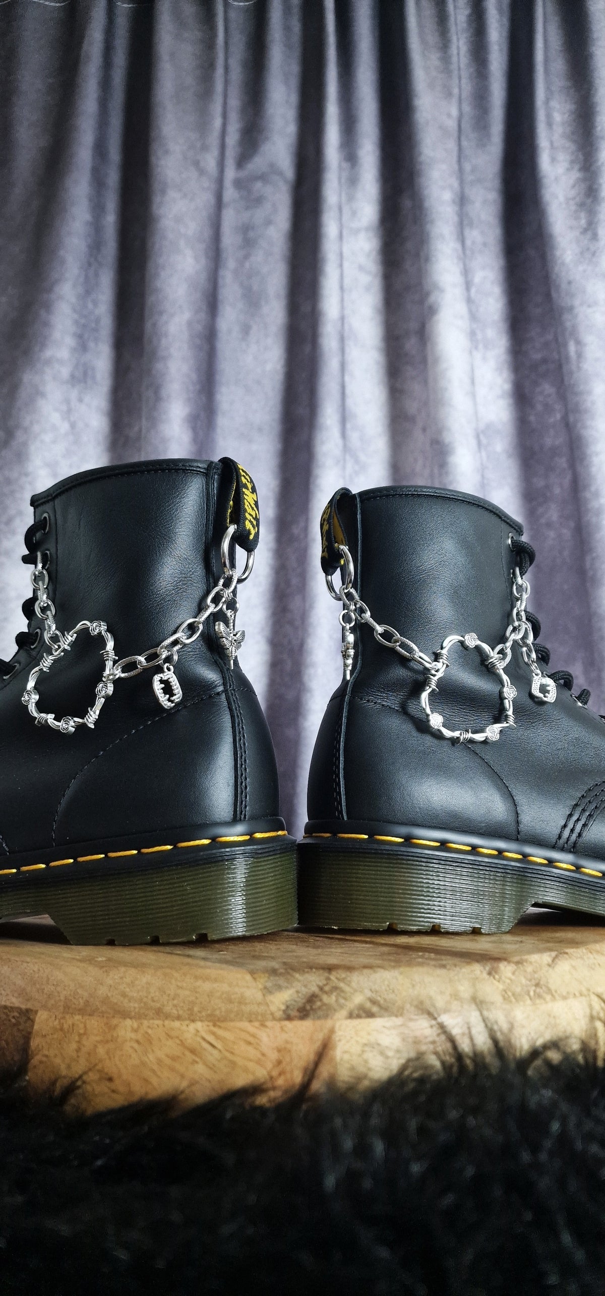 Bijoux chaînes sur brides arrière et lacets - Coeur de ronces, vampire & papillon