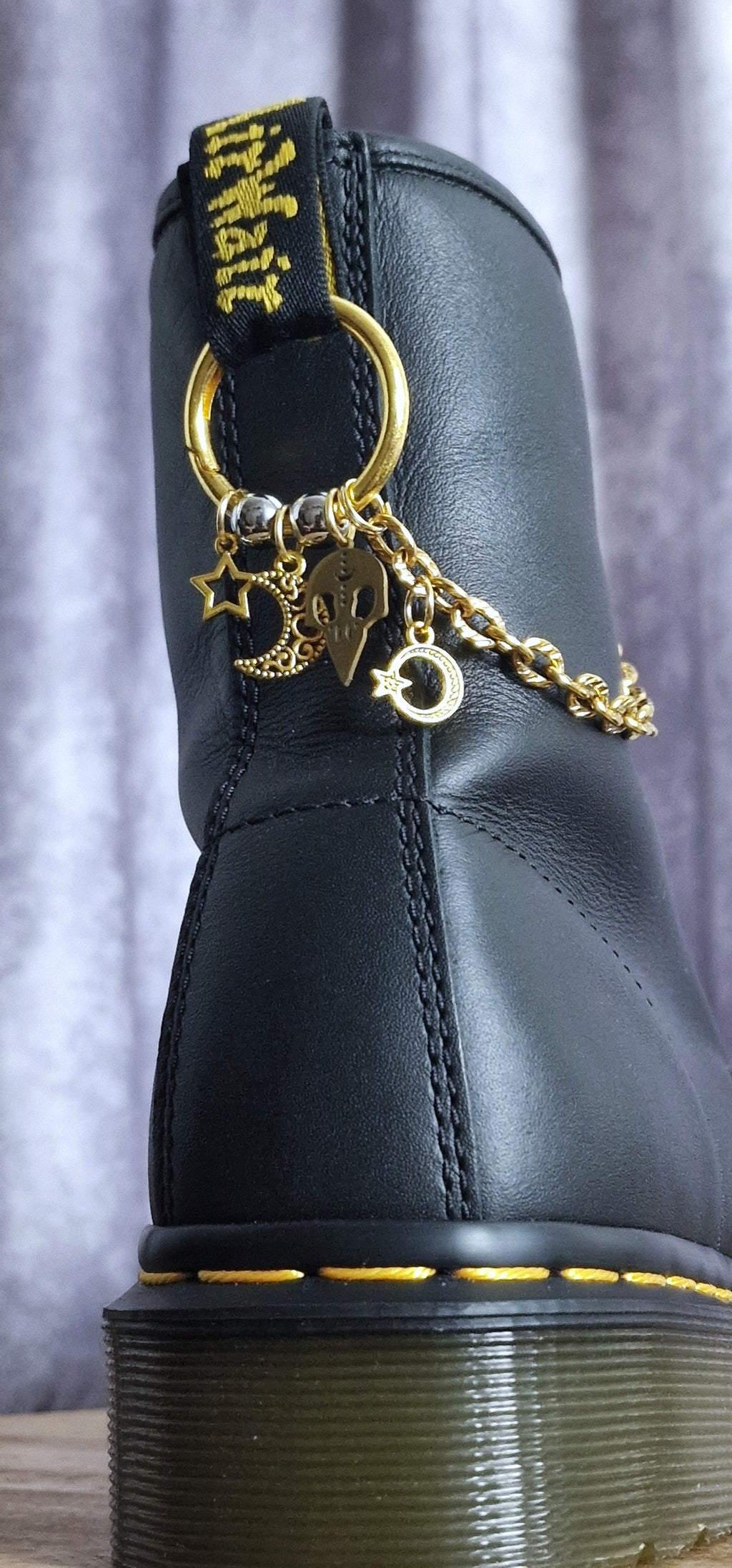 Bijoux chaînes sur brides arrière et lacets - Corbeau, lune & étoile