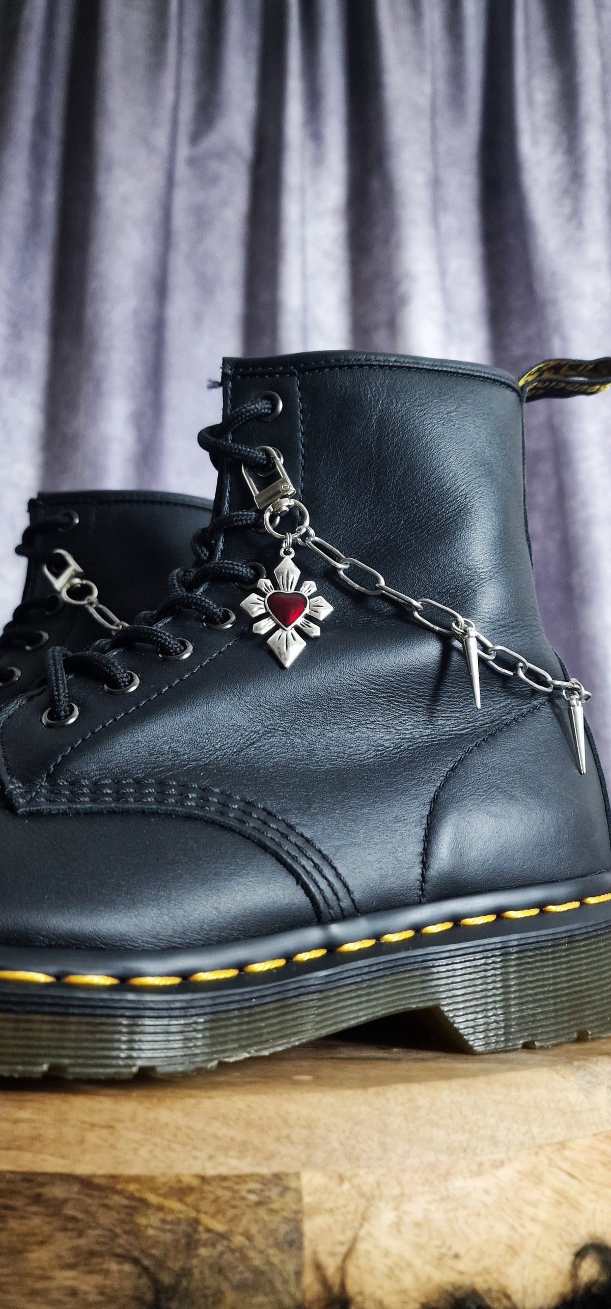 Bijoux chaînes sur lacets - Cœur et pics