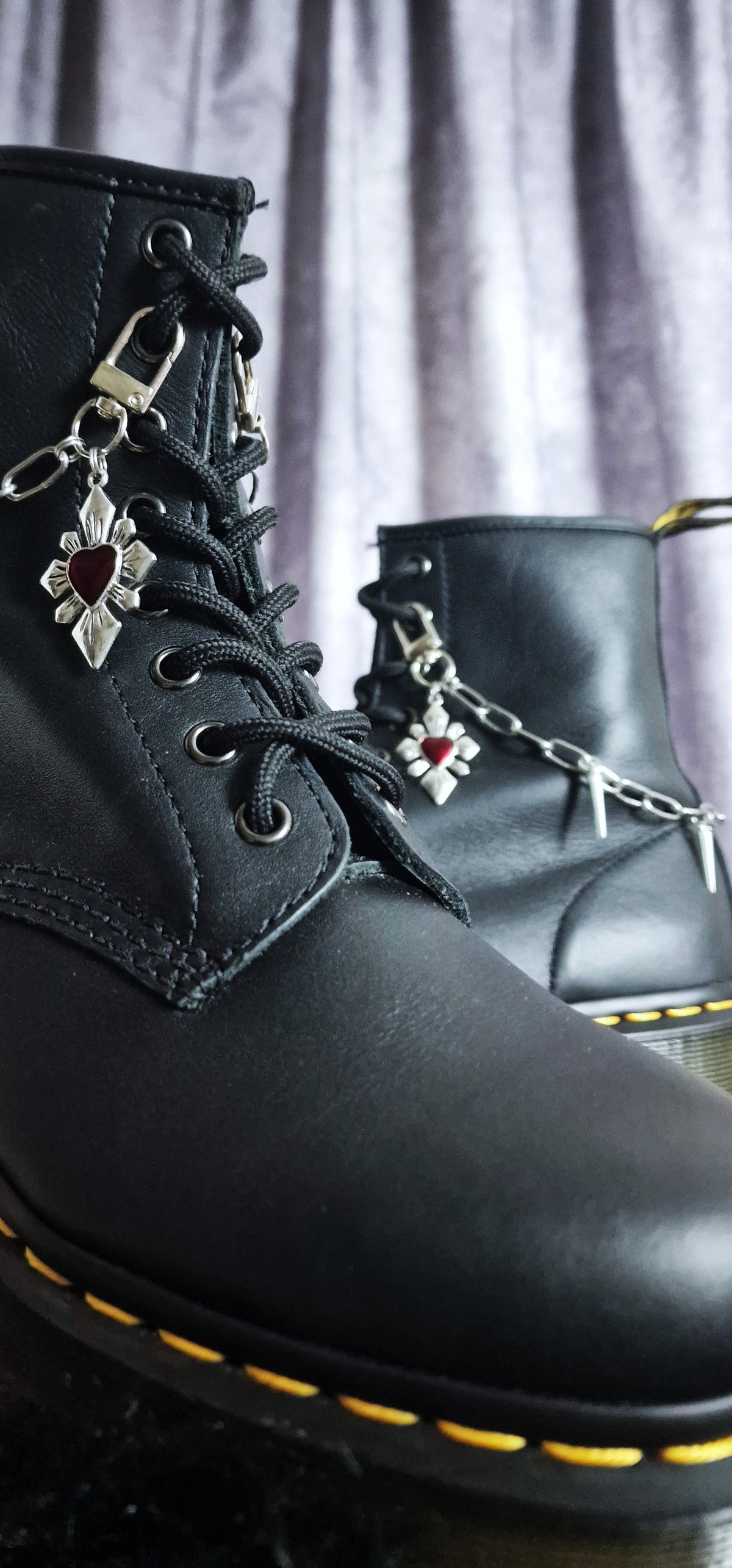 Bijoux chaînes sur lacets - Cœur et pics