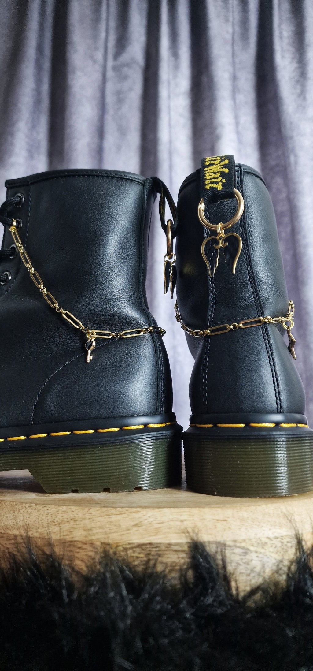 Bijoux chaînes sur brides arrière et lacets - Ailes d'Ange, éclair & clef