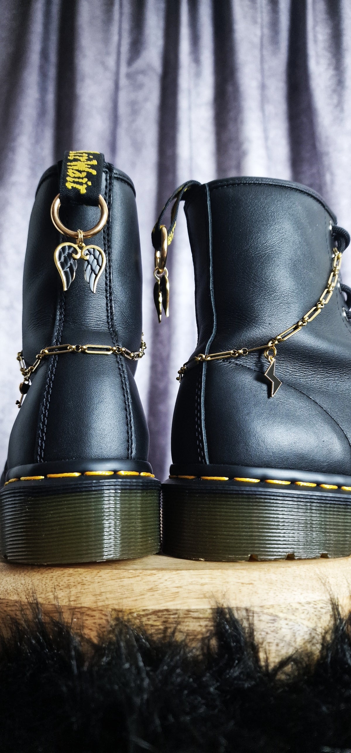 Bijoux chaînes sur brides arrière et lacets - Ailes d'Ange, éclair & clef