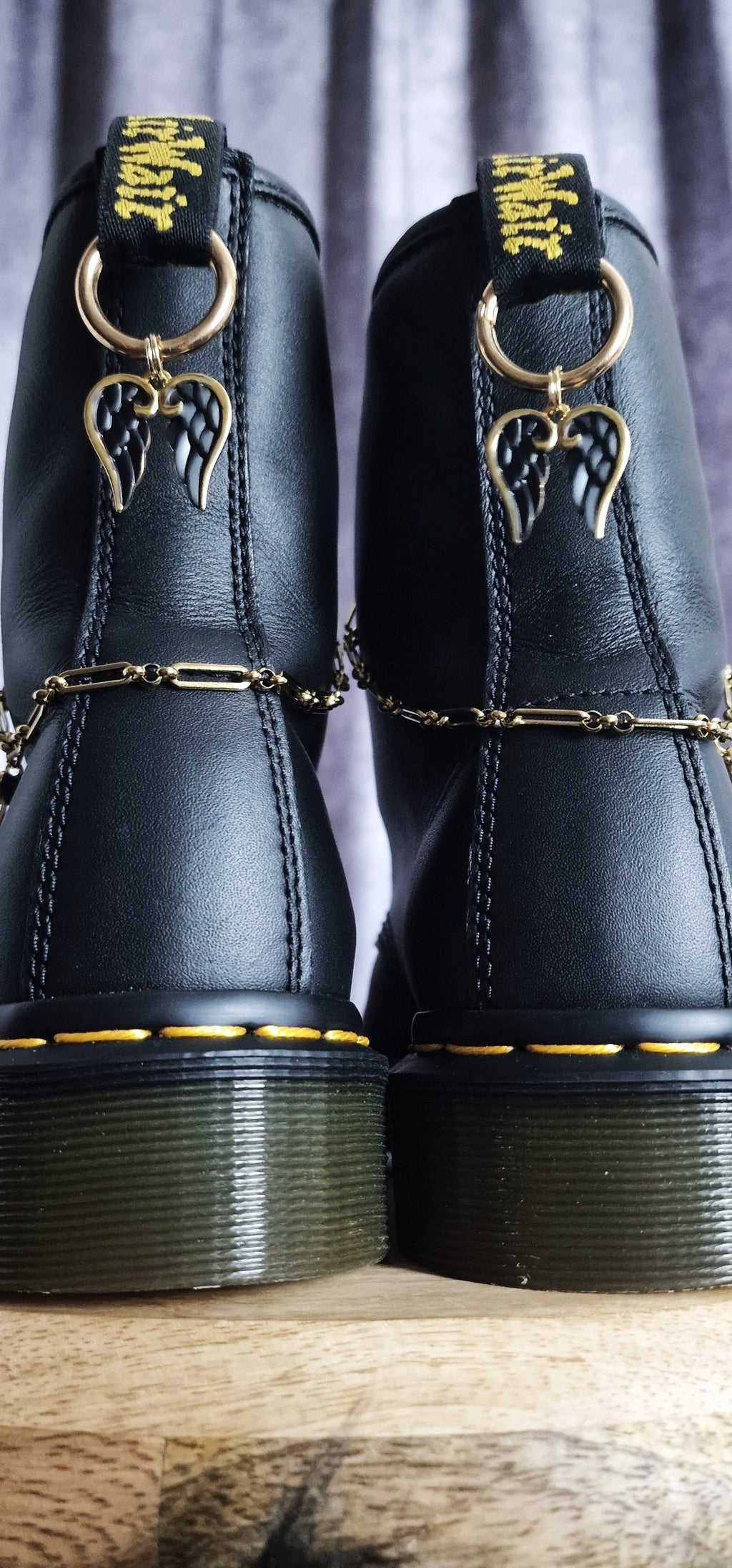 Bijoux chaînes sur brides arrière et lacets - Ailes d'Ange, éclair & clef