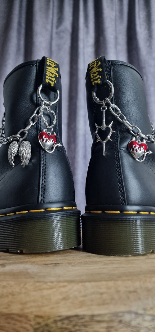 Bijoux chaînes sur brides arrière et lacets - Coeur diabolique & ailes d'Ange