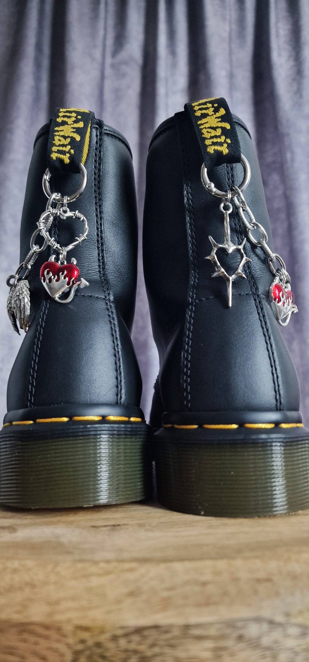 Bijoux chaînes sur brides arrière et lacets - Coeur diabolique & ailes d'Ange