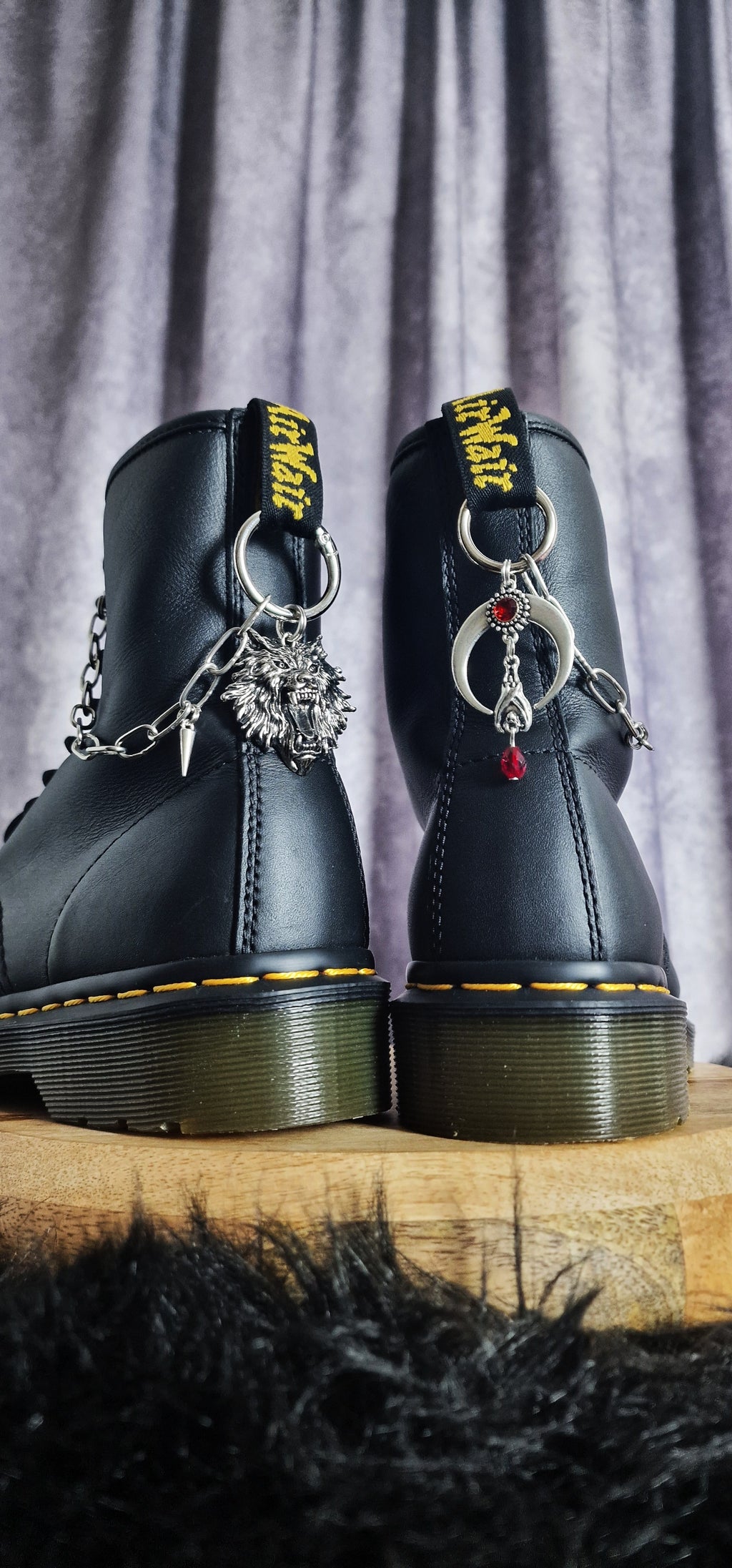 Bijoux chaînes sur brides arrière et lacets - Loup & lune renversée