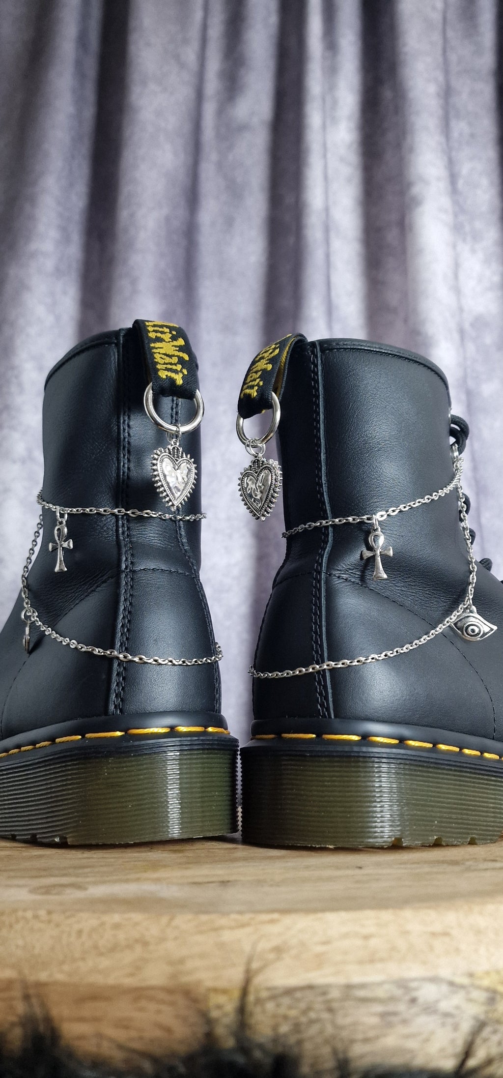 Bijoux chaînes sur brides arrière et lacets - Coeur & oeil