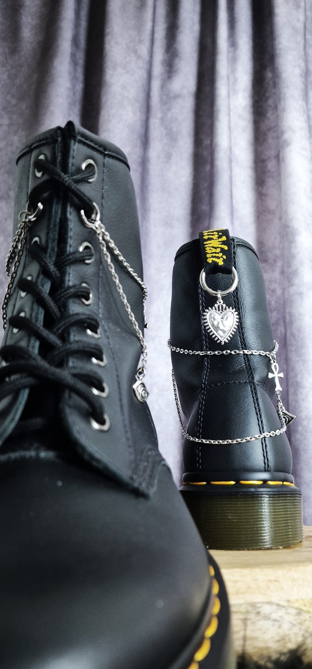 Bijoux chaînes sur brides arrière et lacets - Coeur & oeil