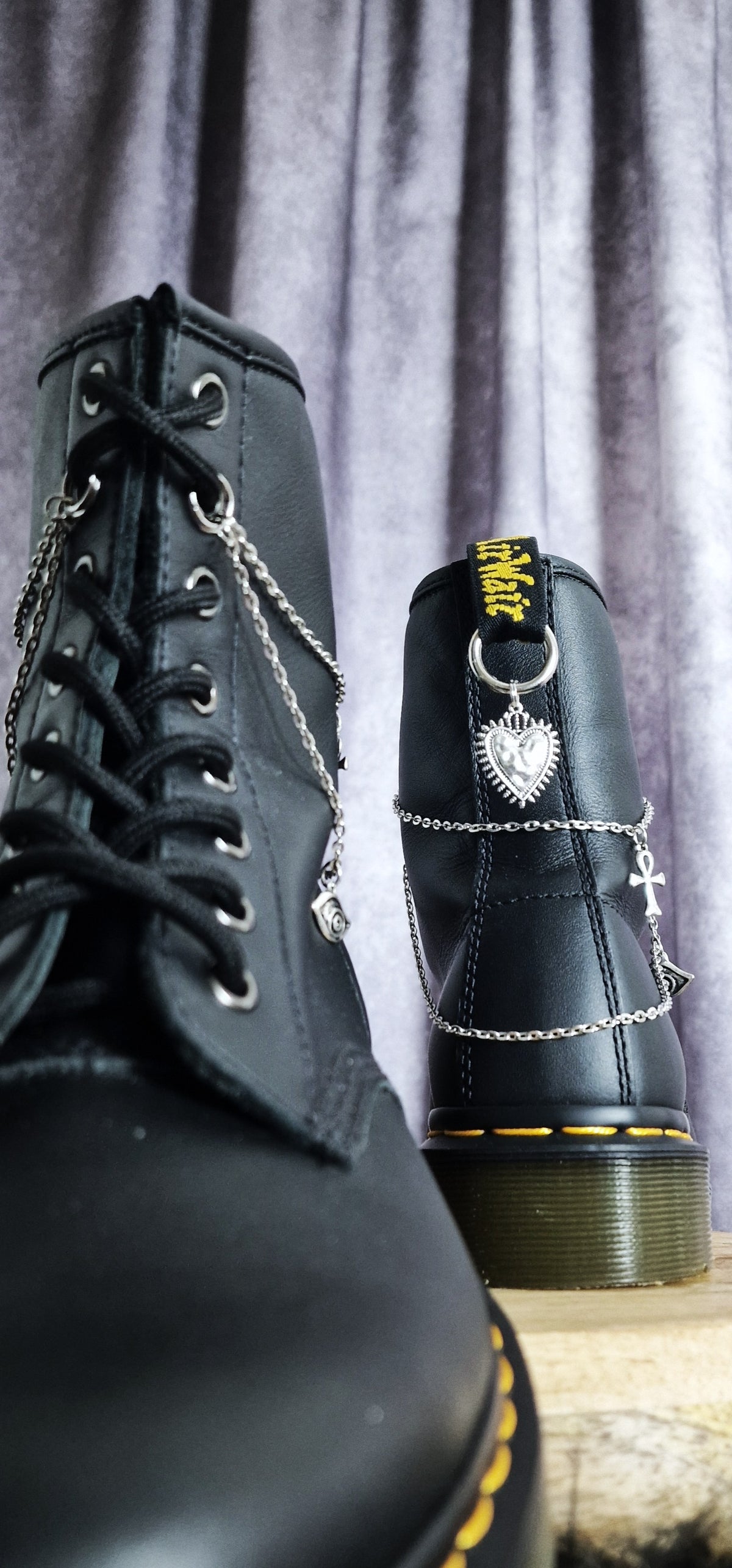 Bijoux chaînes sur brides arrière et lacets - Coeur & oeil