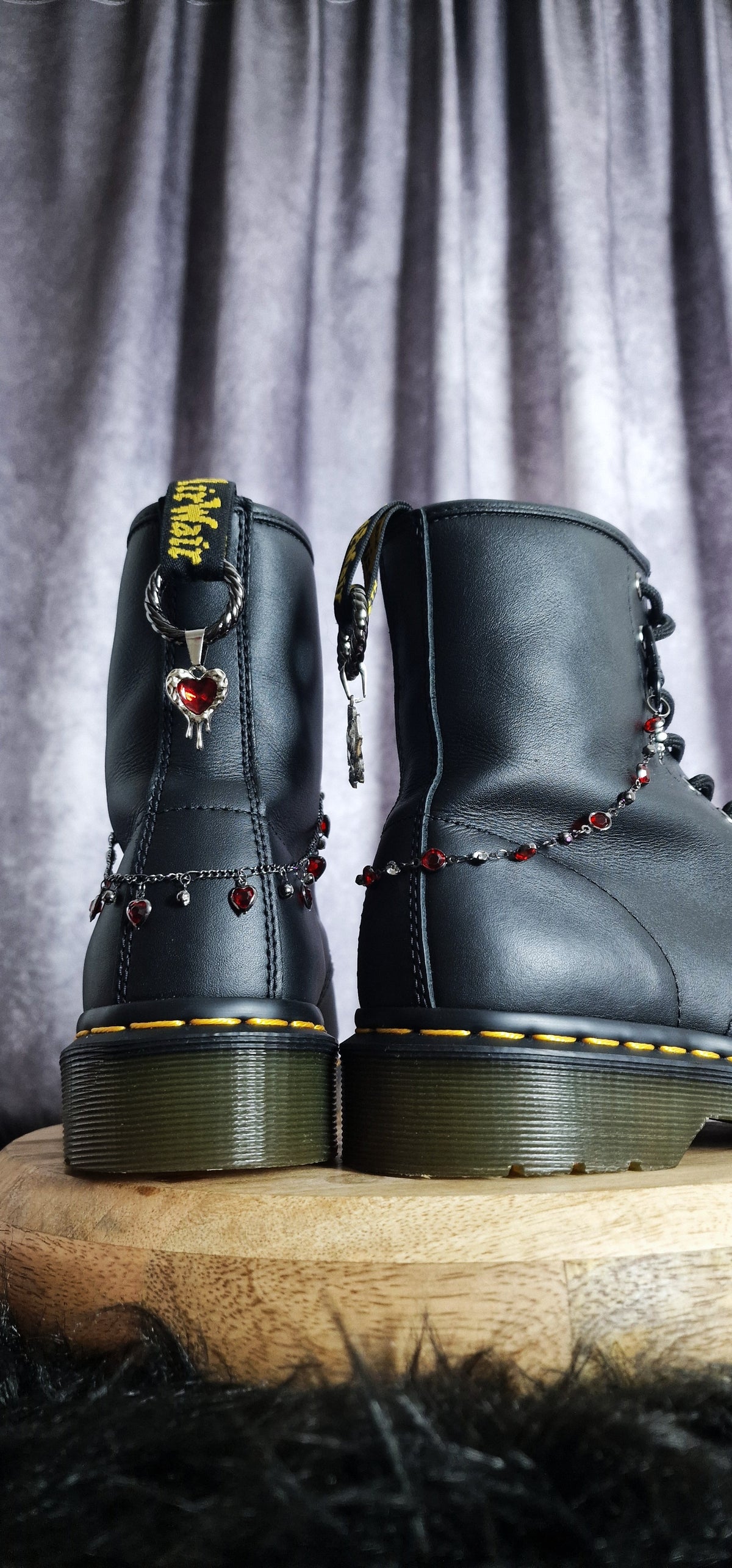 Bijoux chaînes sur brides arrière et lacets - Cœur coulant & rose