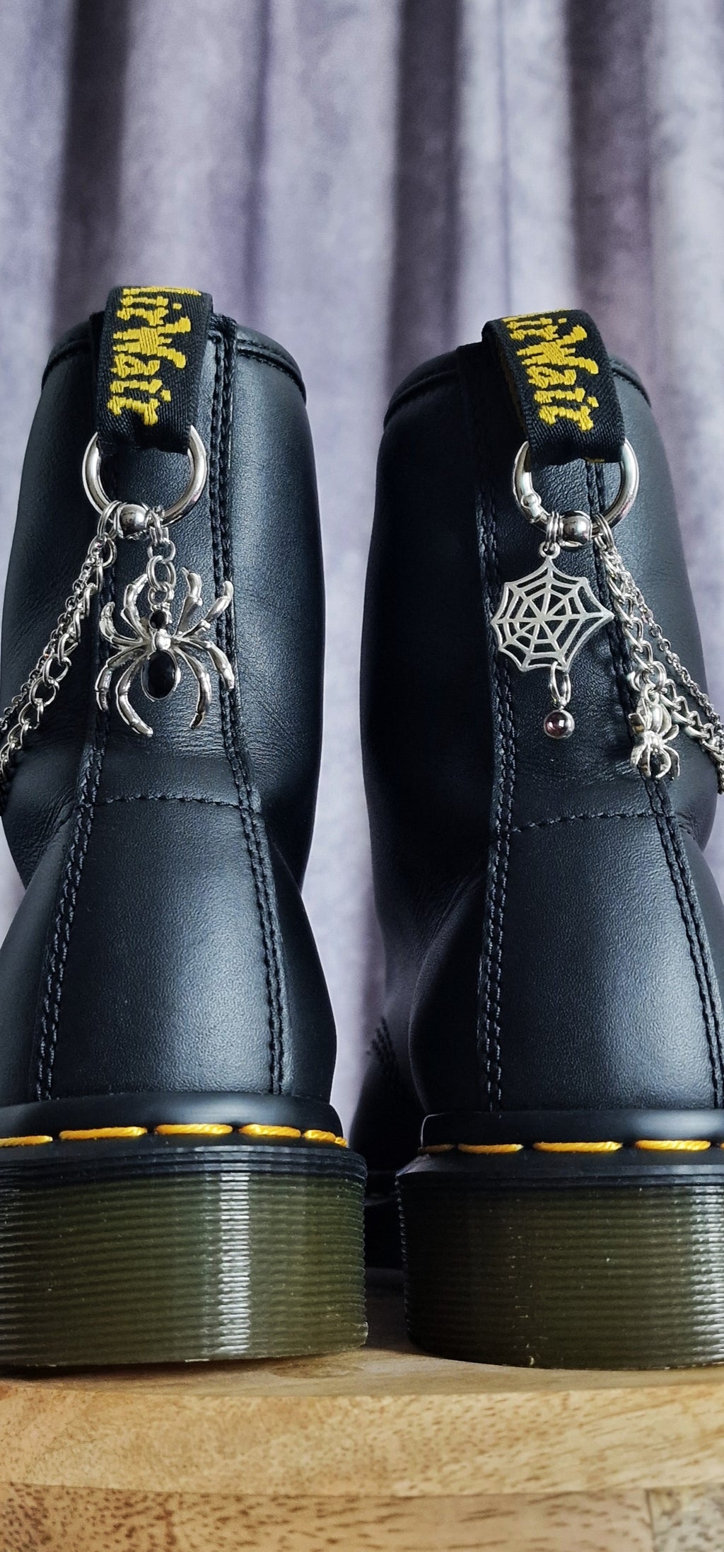 Bijoux chaînes sur brides arrière et lacets - Araignée, strass & toile