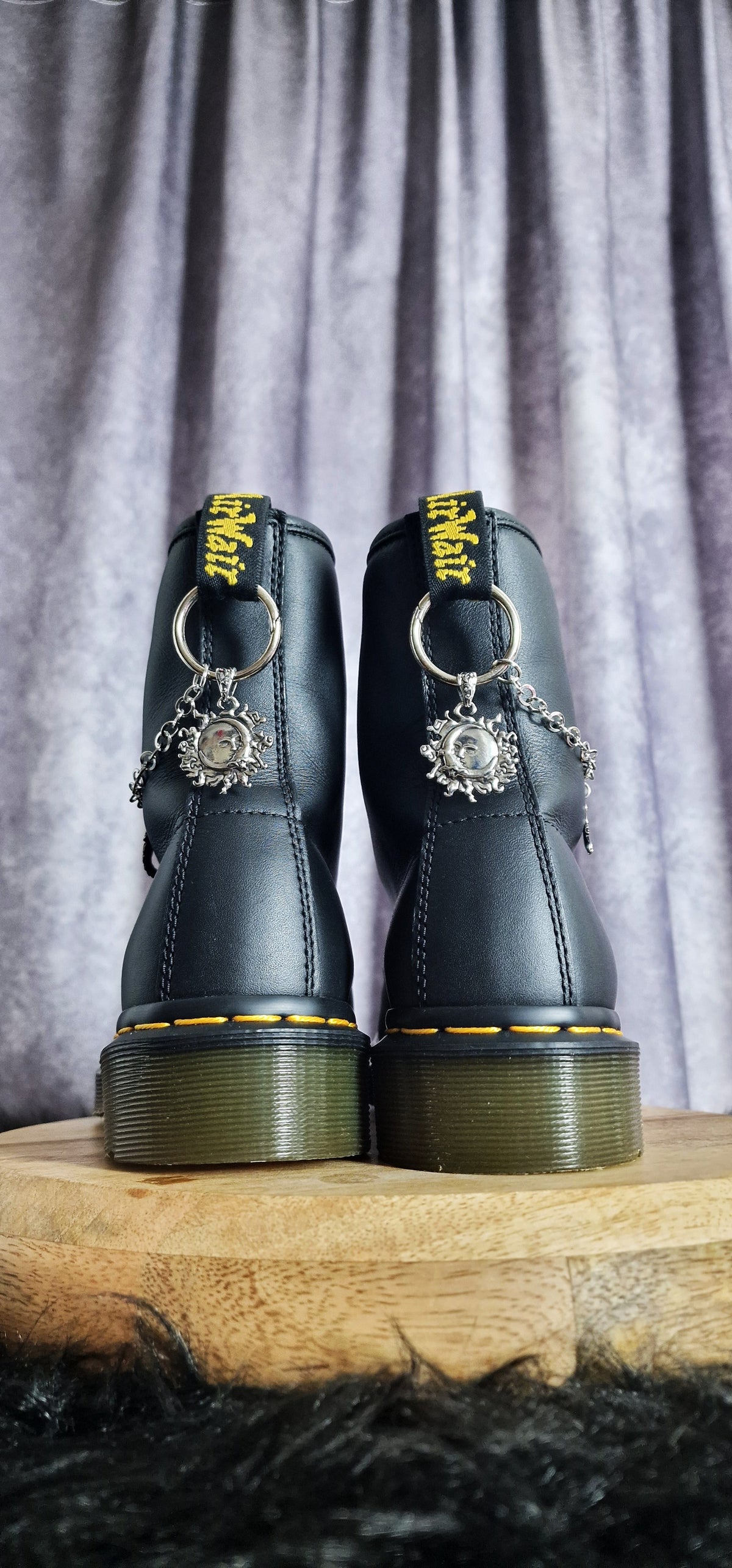 Bijoux chaînes sur brides arrière et lacets - Soleil & lune