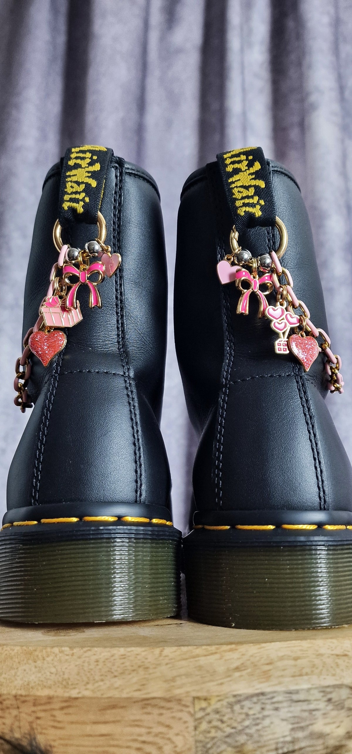 Bijoux chaînes sur brides arrière et lacets - Coeurs, noeud & cadeau