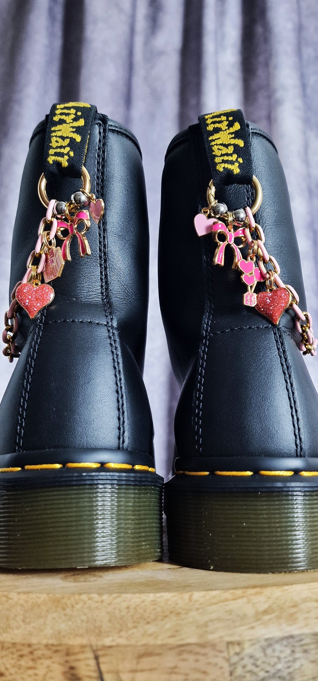 Bijoux chaînes sur brides arrière et lacets - Coeurs, noeud & cadeau