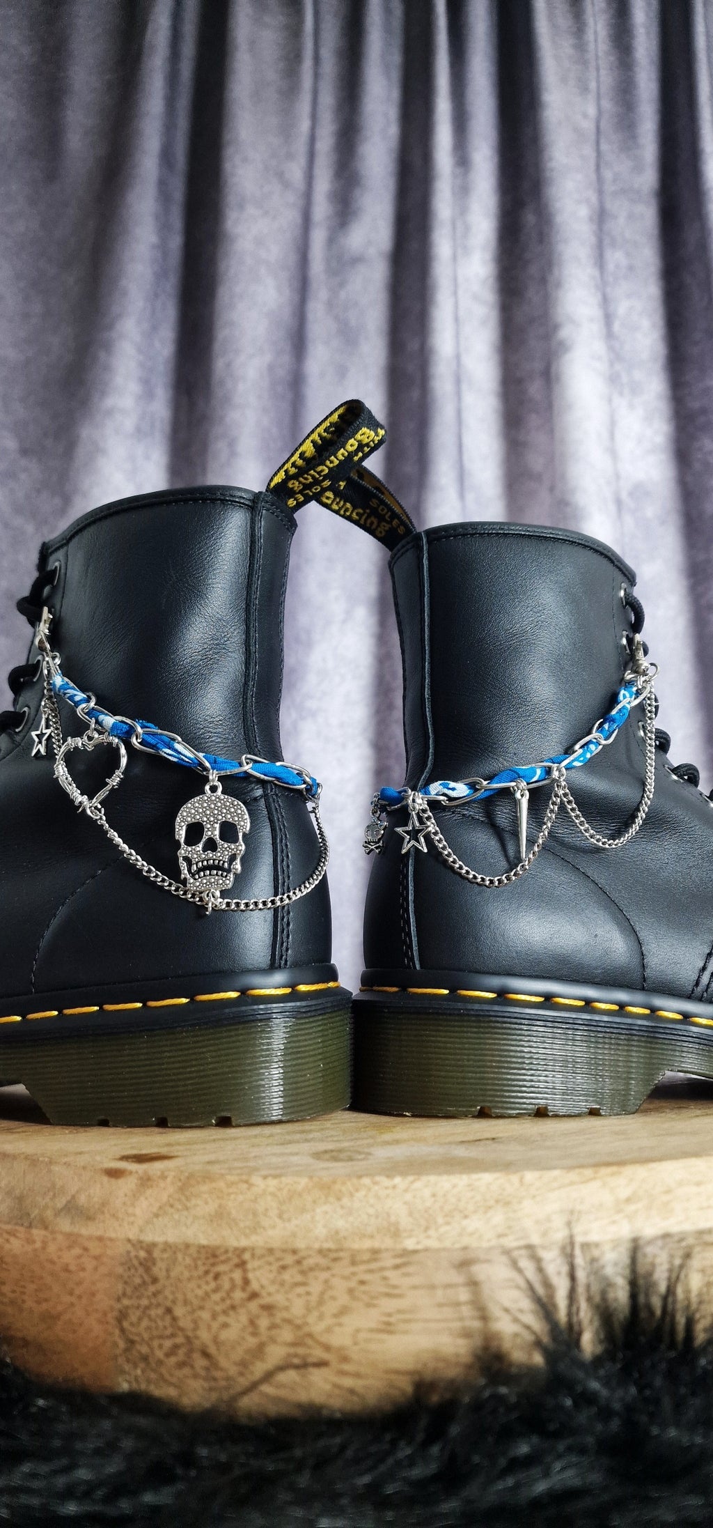 Bijoux chaînes sur lacets - Crâne, étoiles & bandana