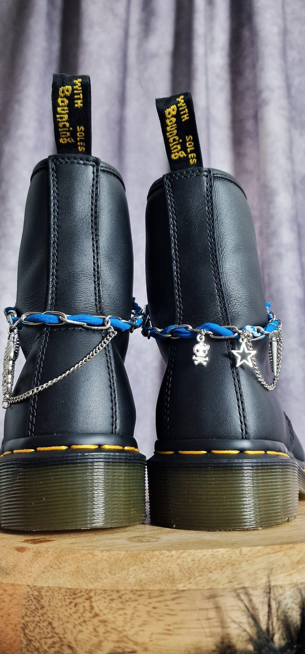 Bijoux chaînes sur lacets - Crâne, étoiles & bandana