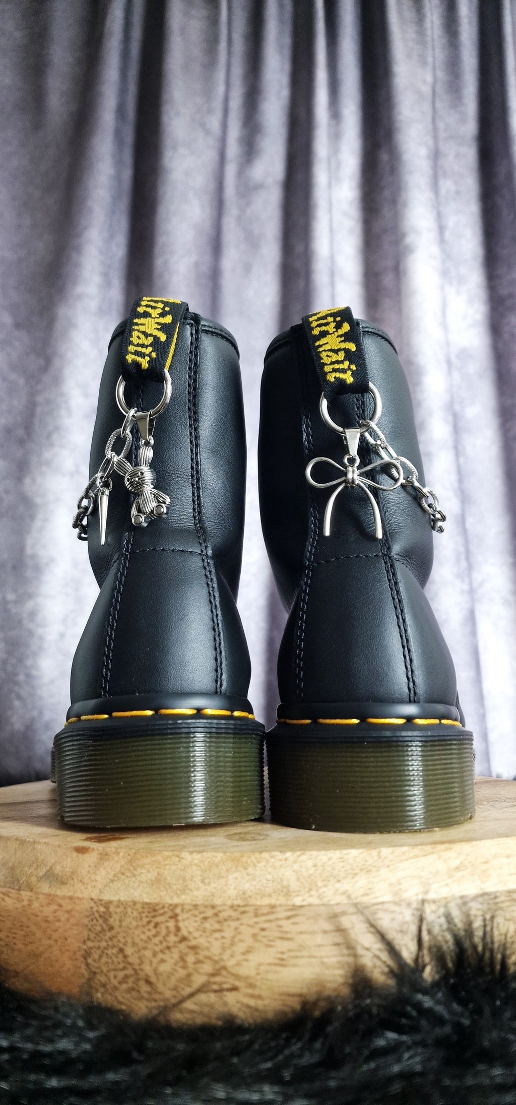 Bijoux chaînes sur brides arrière et lacets - Lapin & noeud