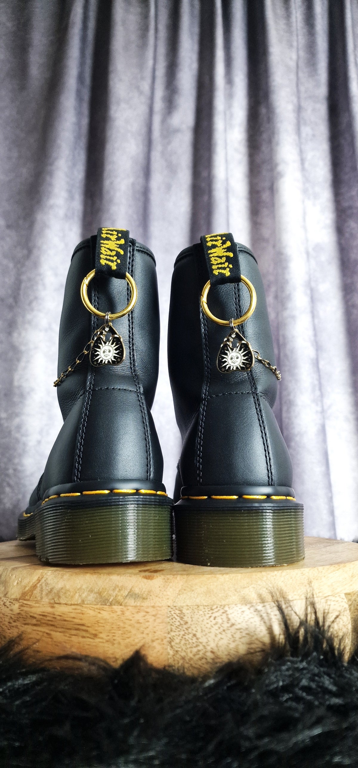 Bijoux chaînes sur brides arrière et lacets - Ouija Soleil