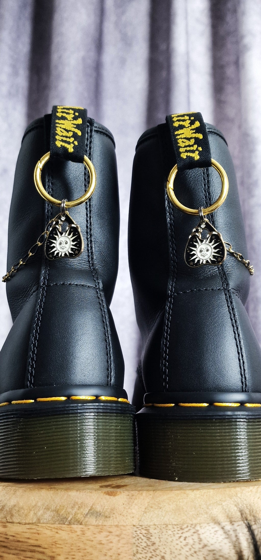 Bijoux chaînes sur brides arrière et lacets - Ouija Soleil