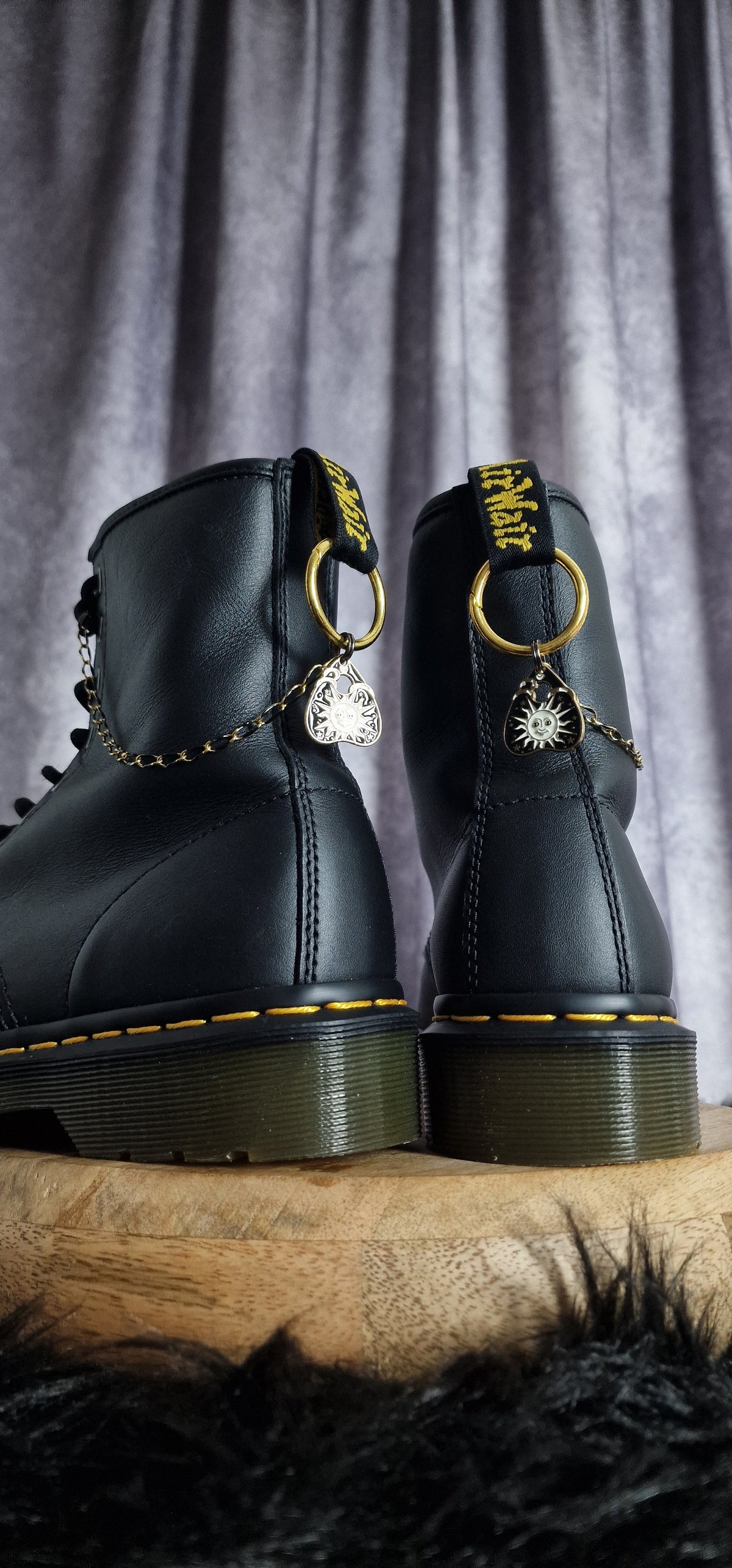 Bijoux chaînes sur brides arrière et lacets - Ouija Soleil