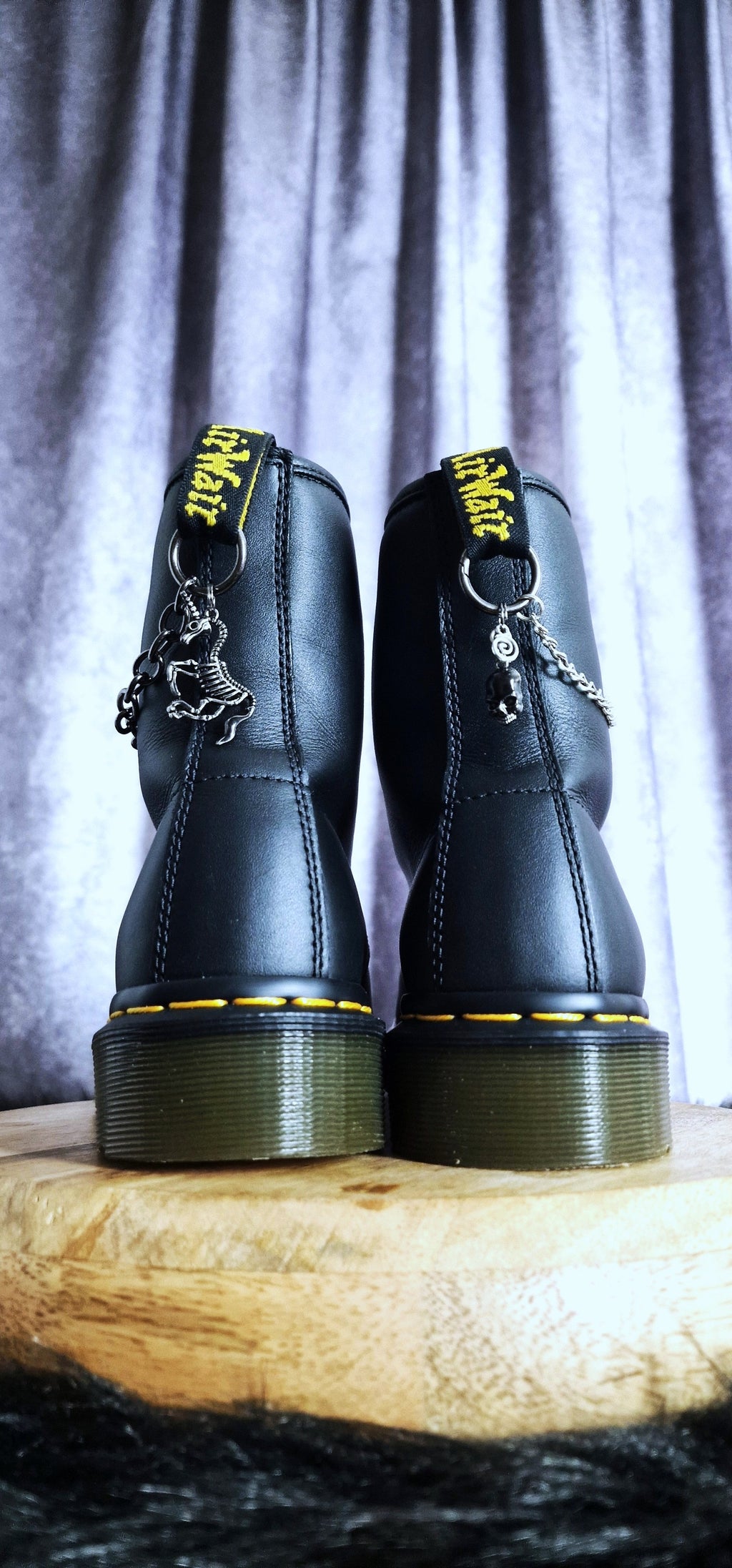 Bijoux chaînes sur brides arrière et lacets - Licorne & crâne